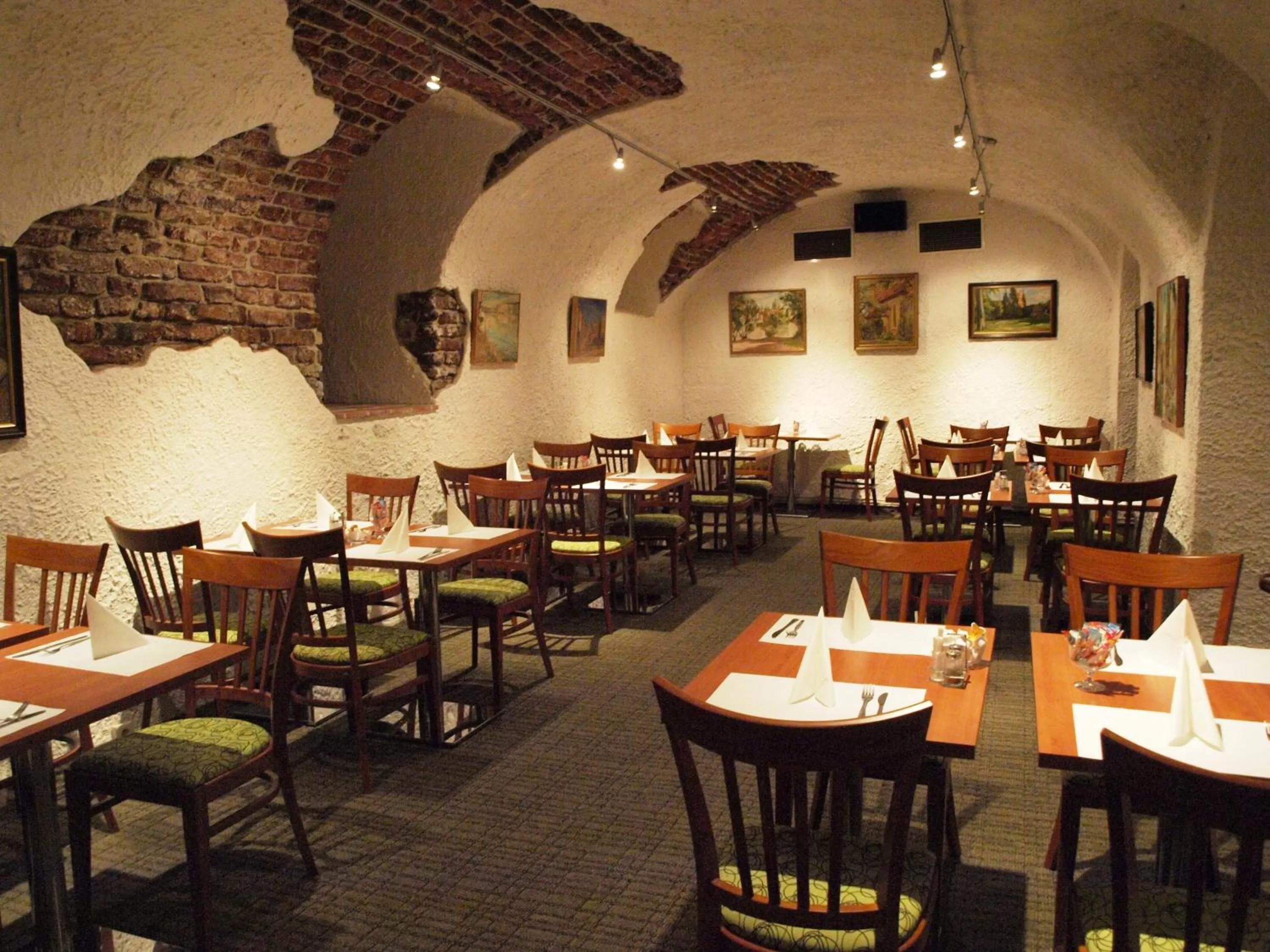 Restaurant/places to eat in Arbes