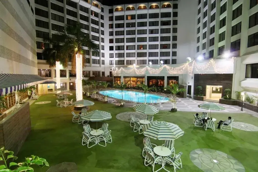 Swimming Pool in Regent Plaza Hotel & Convention Center