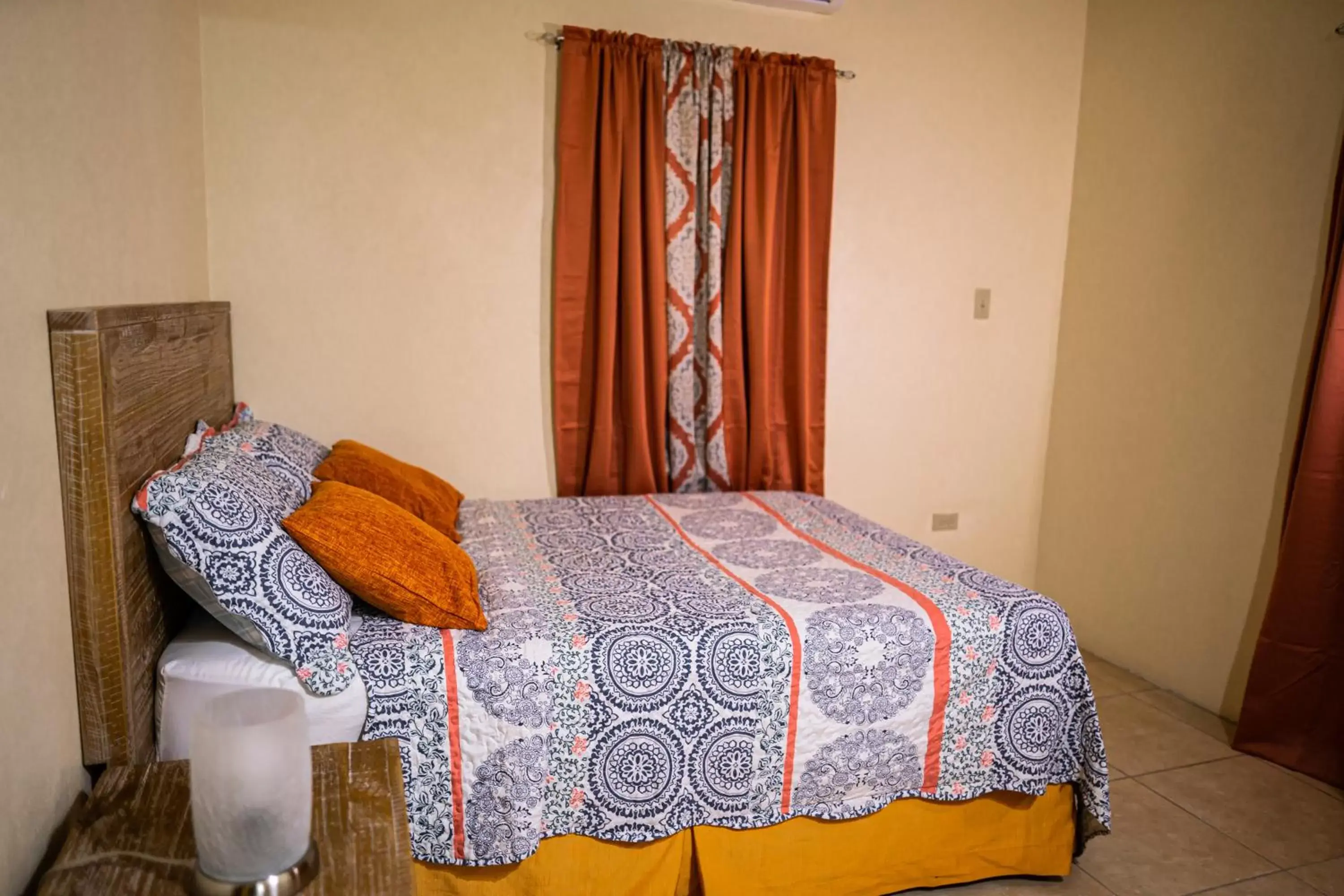 Deluxe Double or Twin Room in Connie's Comfort Suites Deluxe Double or Twin Room in Connie's Comfort Suites