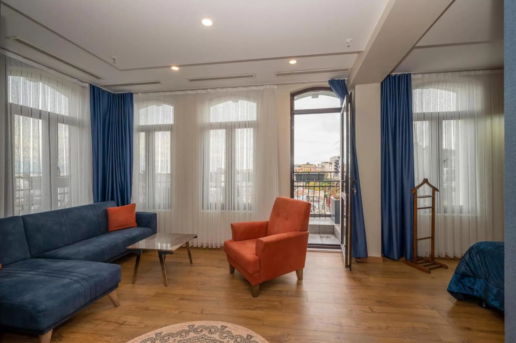 Seating area in Juno Hotel Taksim