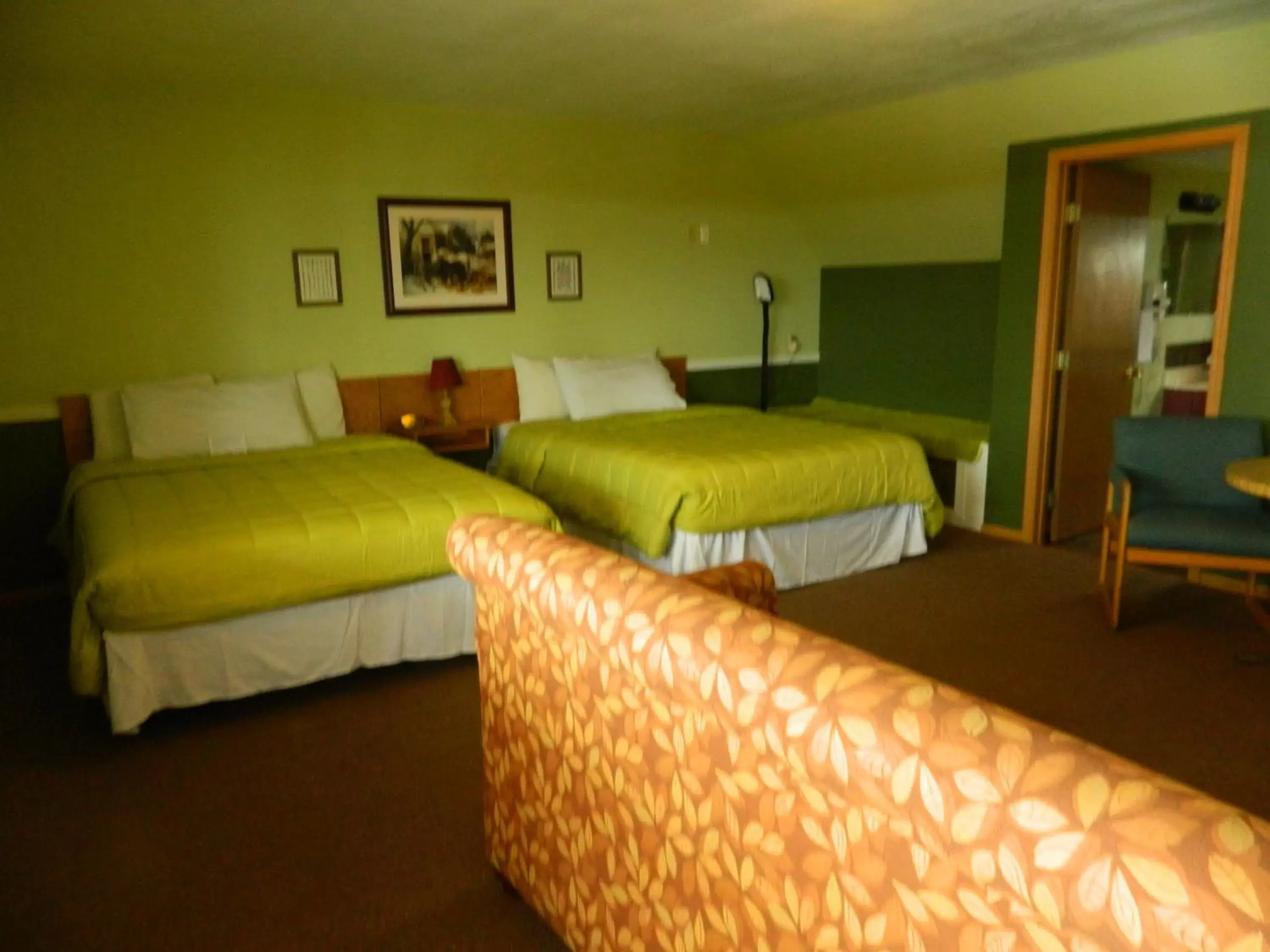 Bedroom, Bed in Country Motor Inn