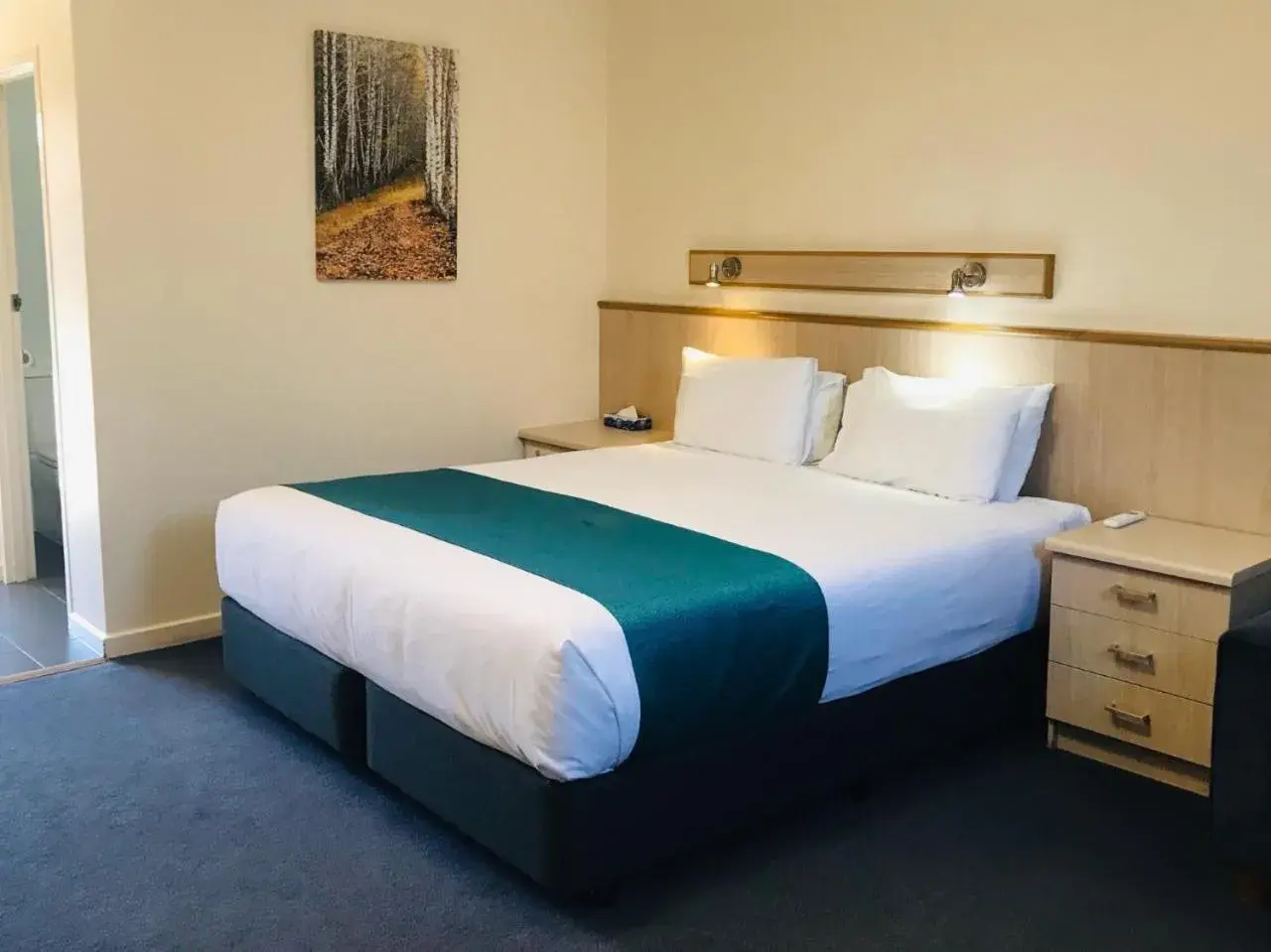 Bed in Comfort Inn Glenelg