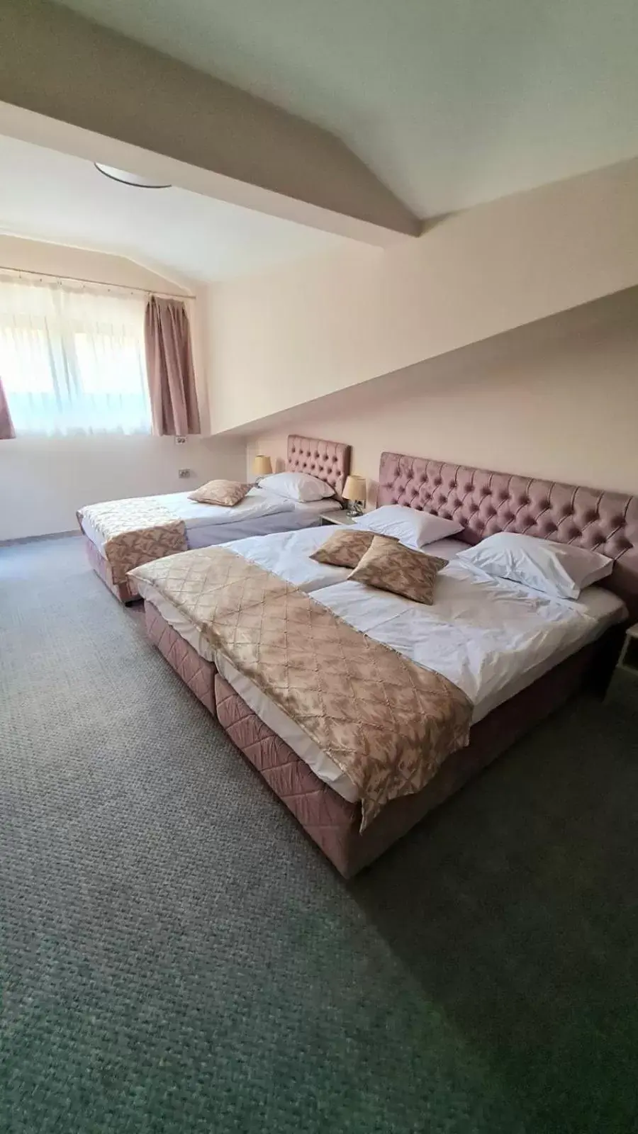 Deluxe Triple Room in Hotel Ponti Deluxe Triple Room in Hotel Ponti