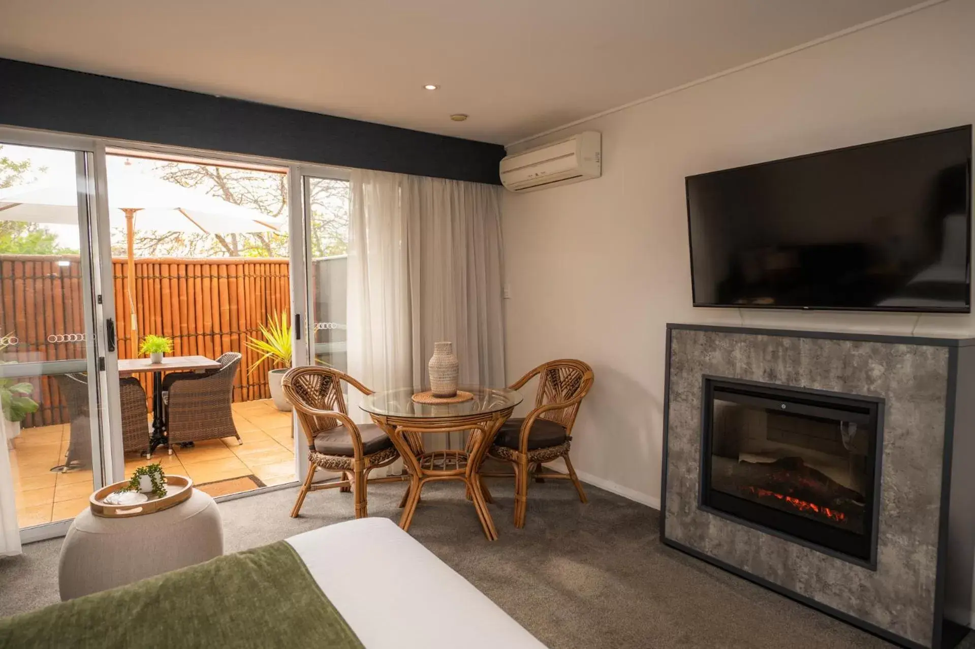 Dining area, TV/Entertainment Center in Prideau's of Margaret River