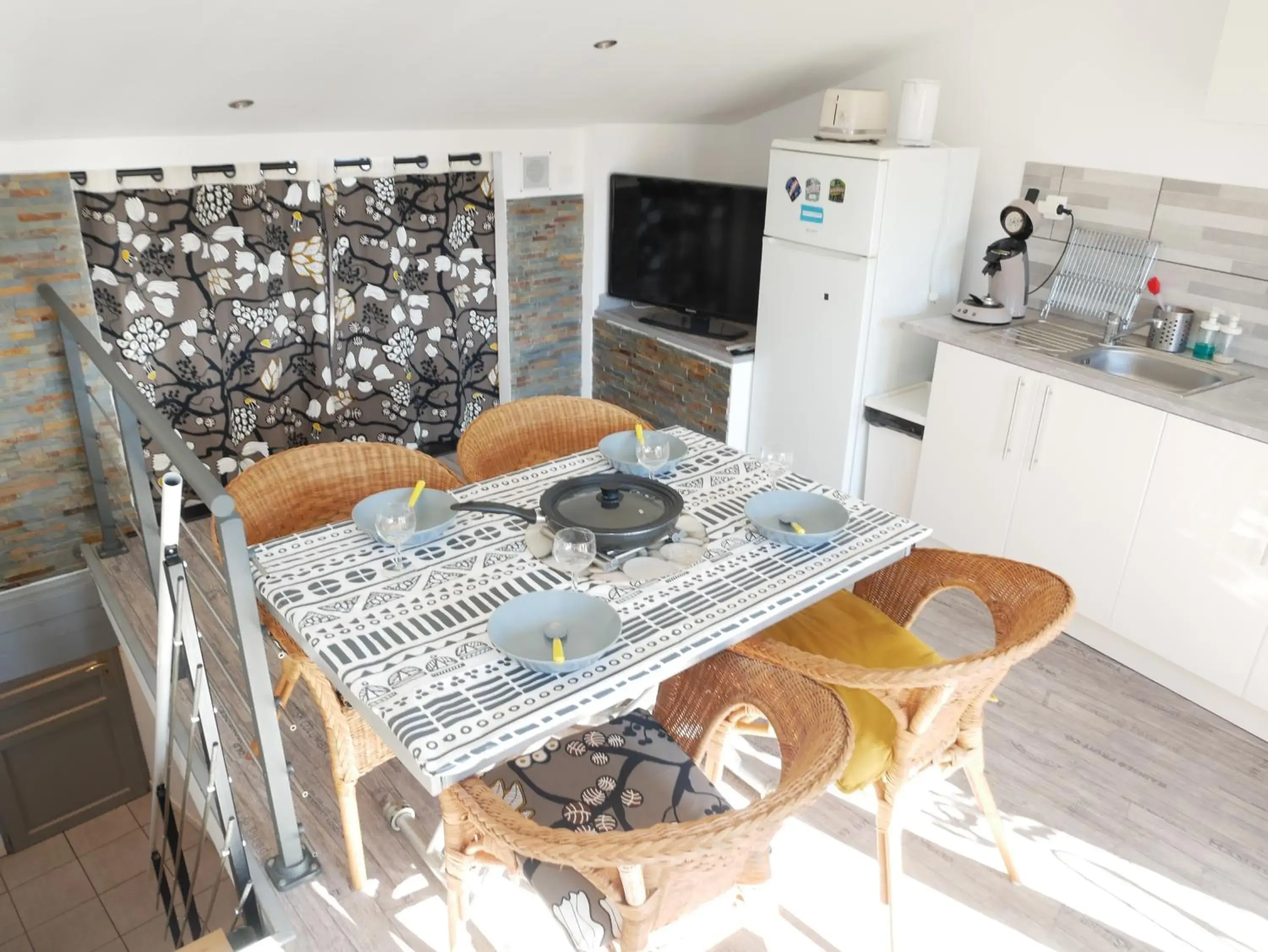 Living room, Dining Area in L'oriflamme