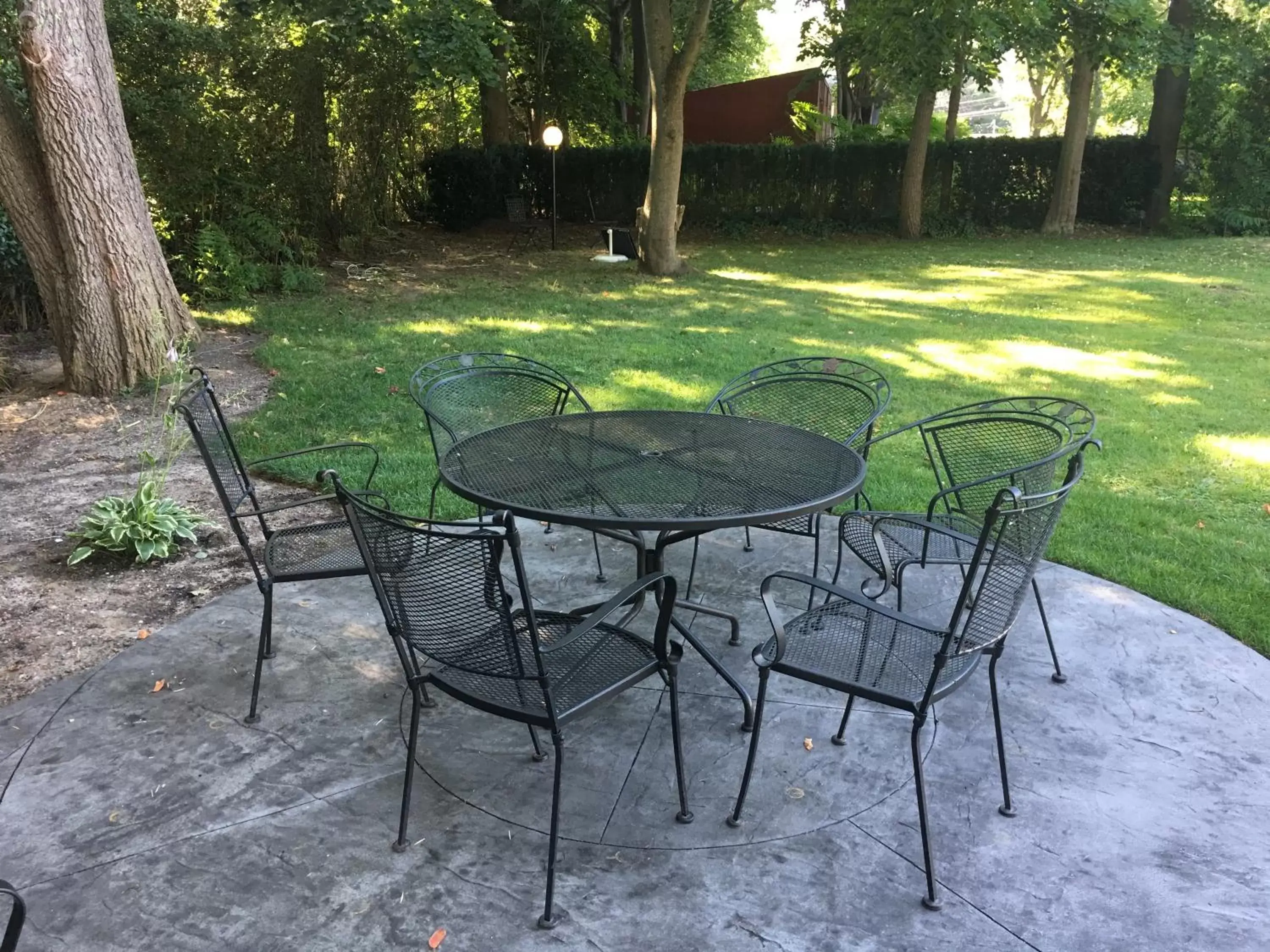 Patio in Shorewood Inn