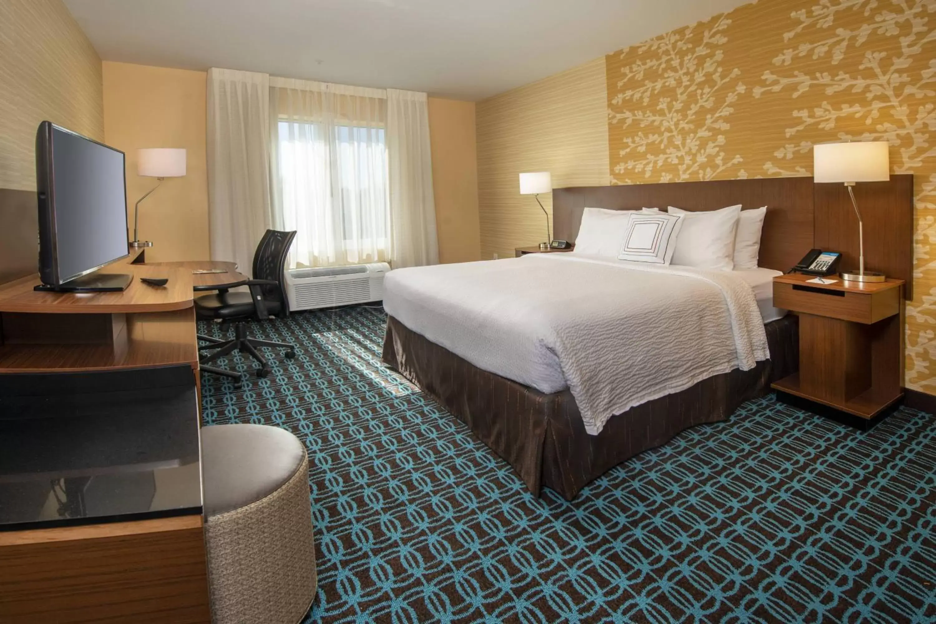 Photo of the whole room, Bed in Fairfield Inn & Suites Dulles Airport