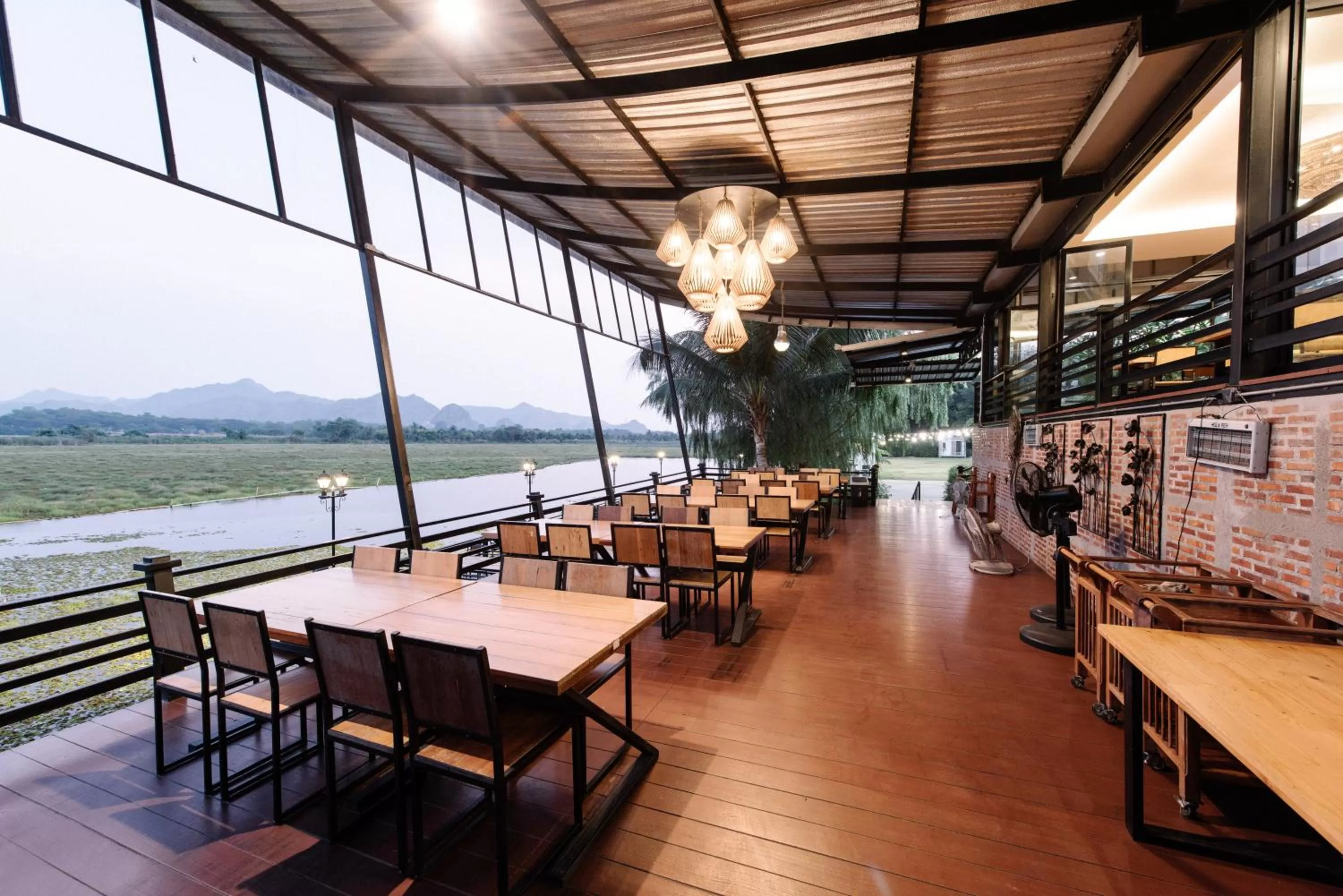 Restaurant/places to eat in Sakarin Valley Resort