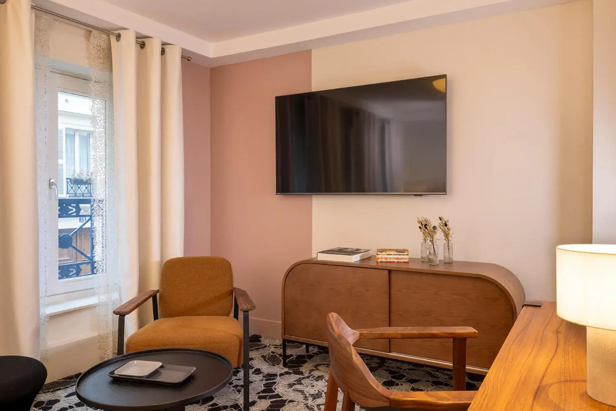 TV and multimedia, Seating Area in Hotel Chavanel