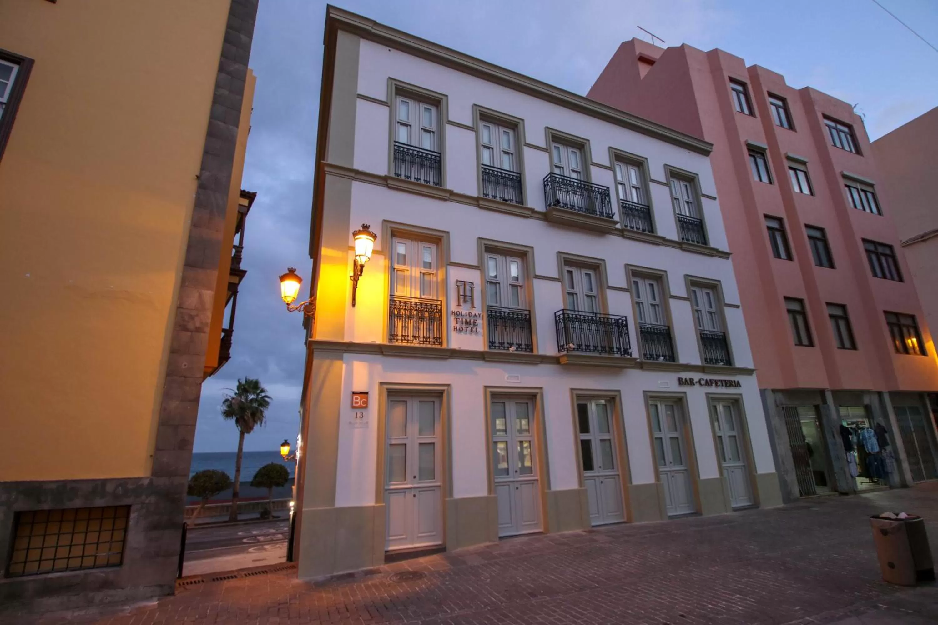 Property building in Hotel Emblemático Holiday Time