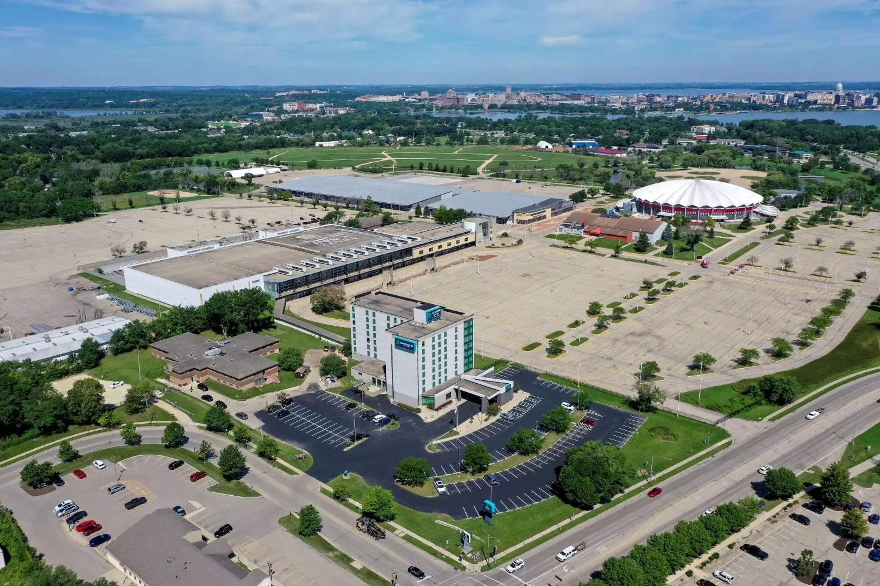 Property building, Bird's-eye View in Clarion Suites at The Alliant Energy Center