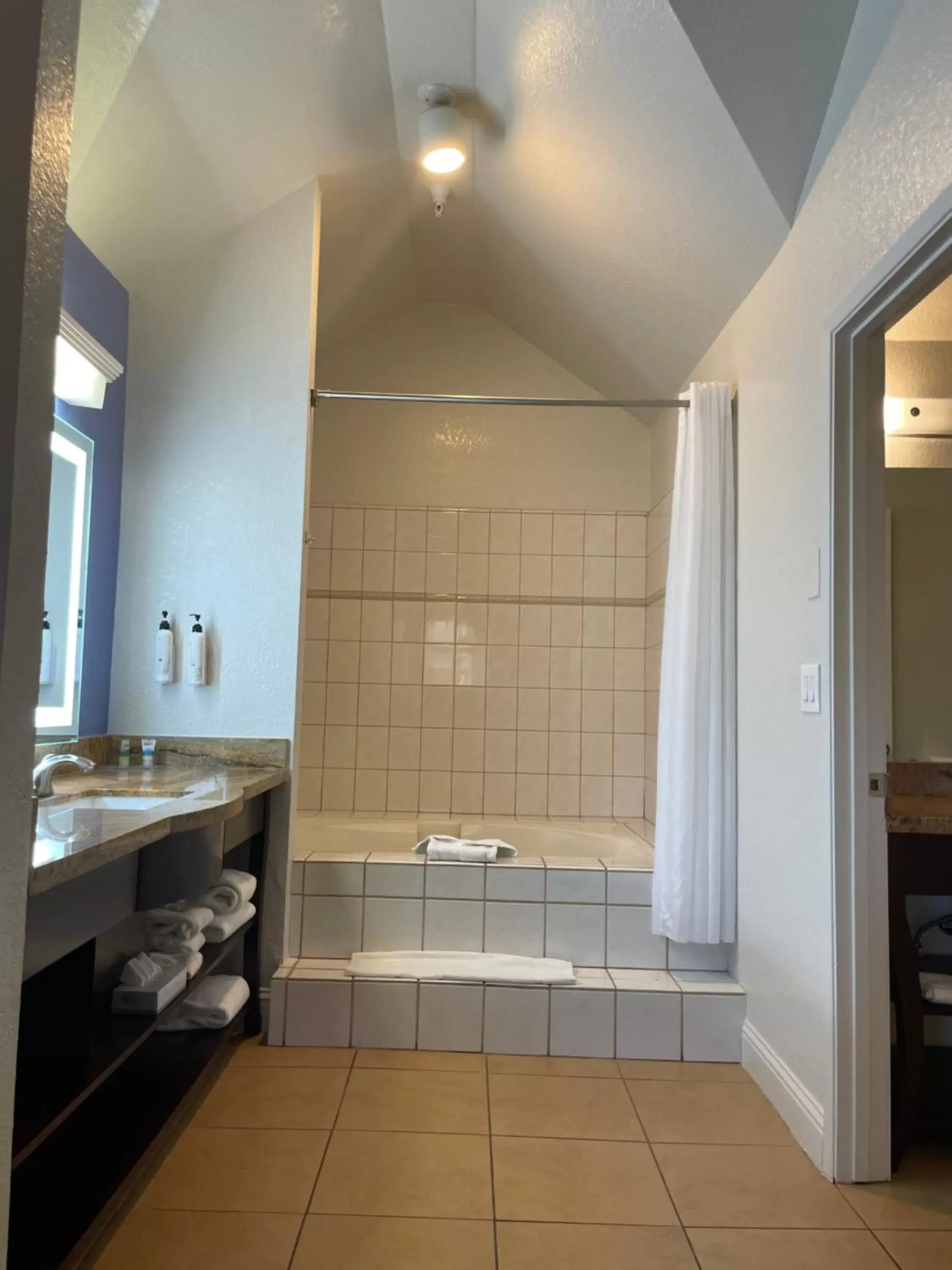 Bathroom in Hotel Solares