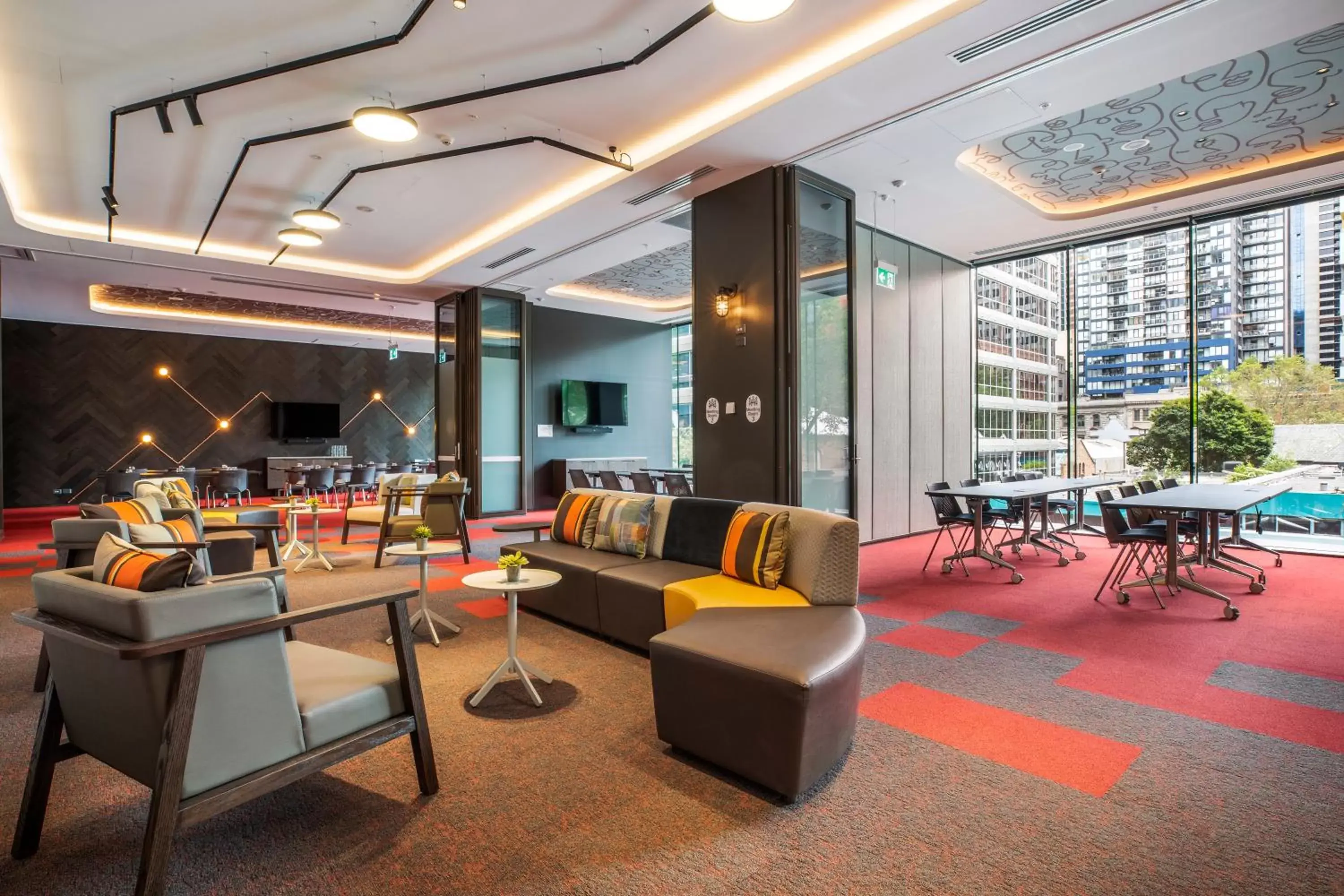 Meeting/conference room, Lounge/Bar in Holiday Inn Express Melbourne Little Collins, an IHG Hotel