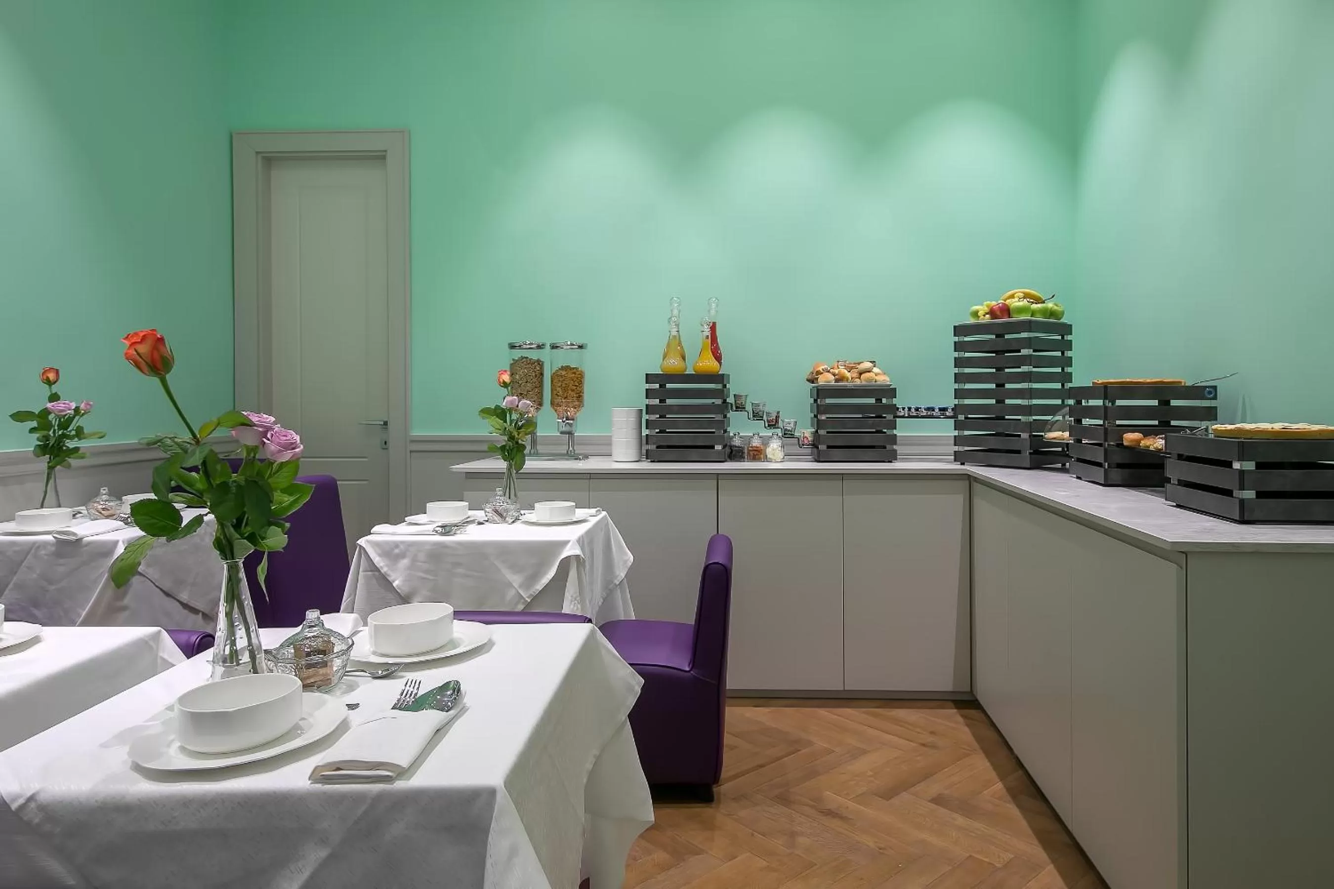 Communal lounge/ TV room in Boutique Centrale Palace Hotel