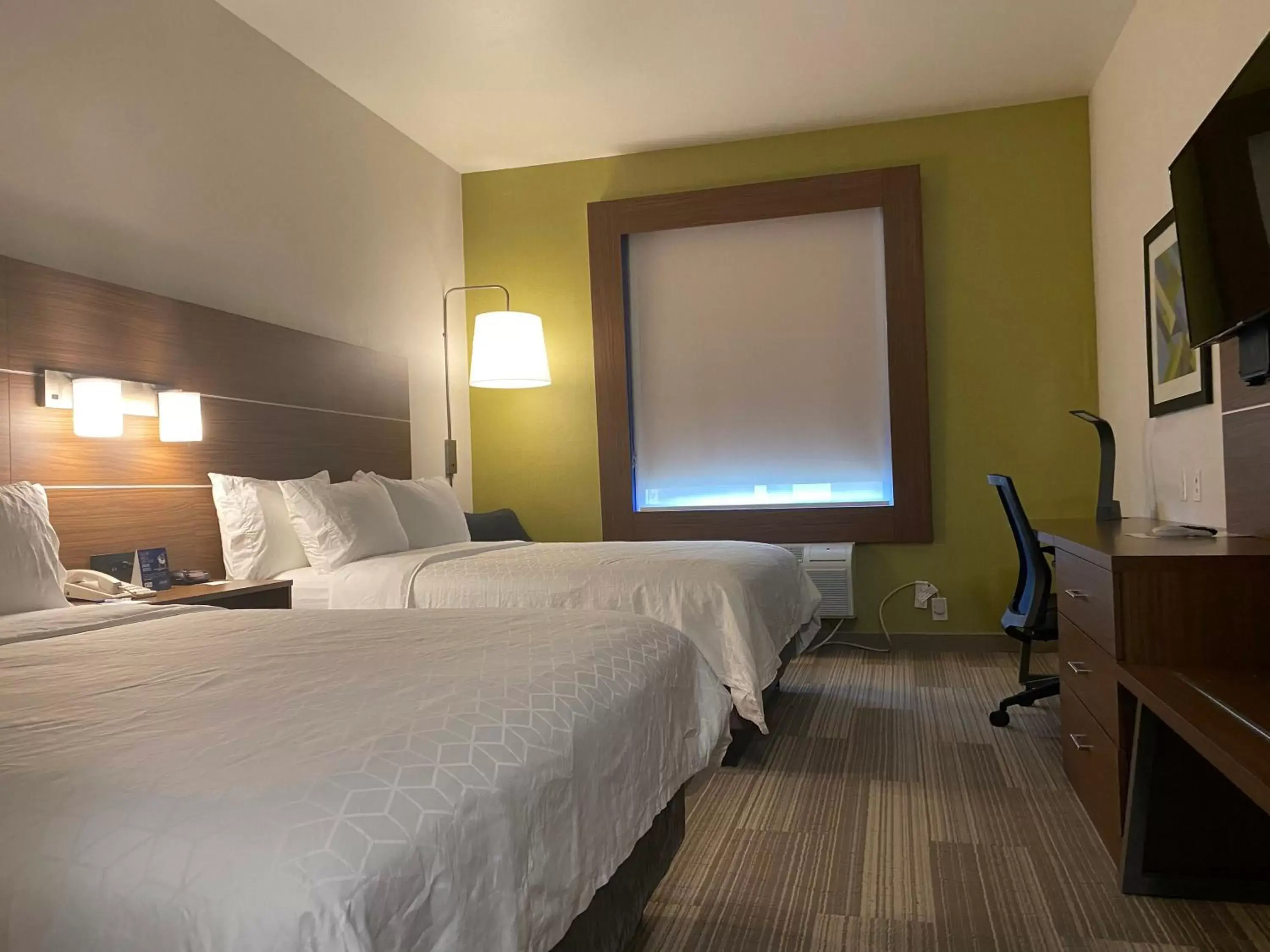 Photo of the whole room, Bed in Holiday Inn Express Hotel & Suites Beaumont - Oak Valley, an IHG Hotel