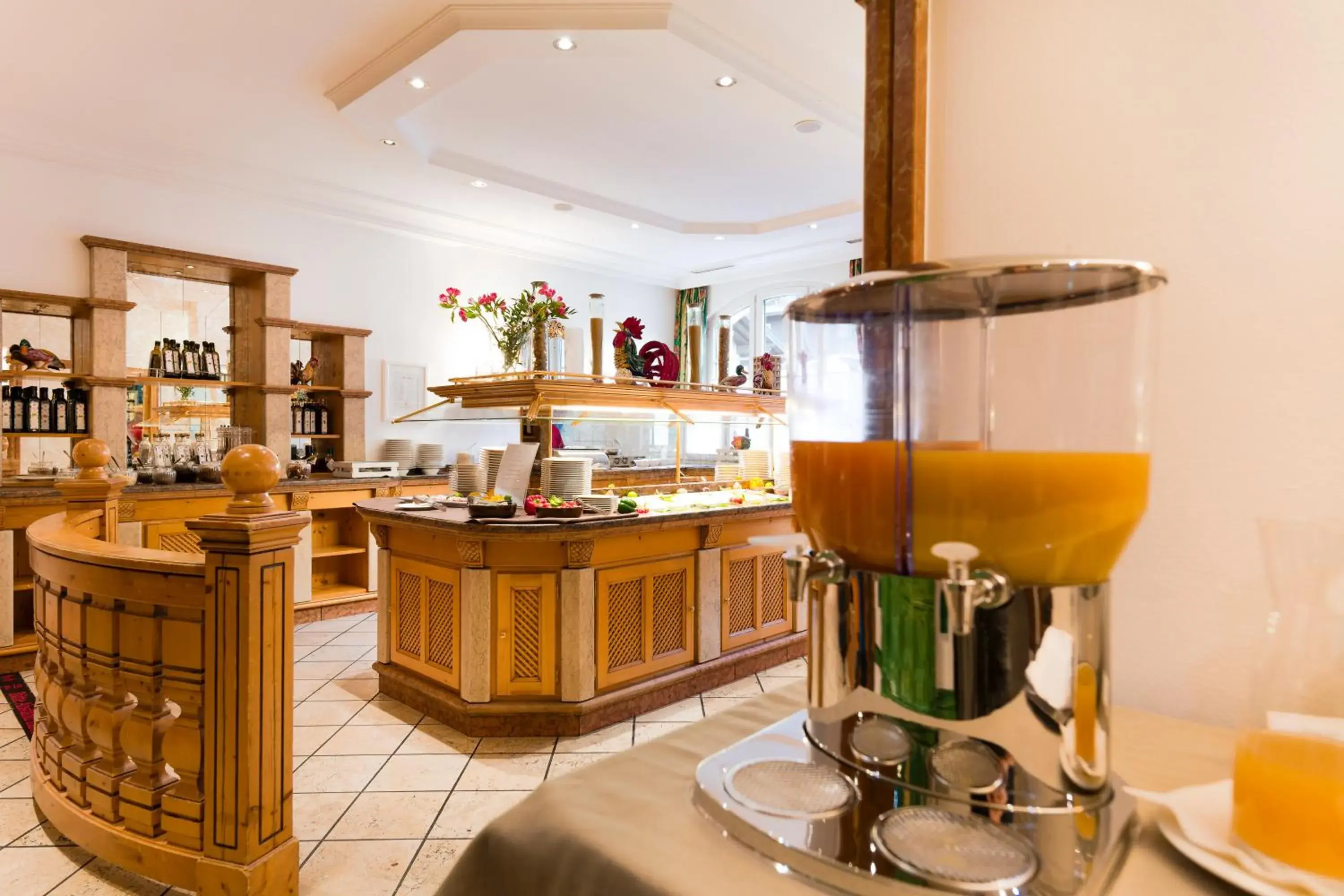 Buffet breakfast, Kitchen/Kitchenette in Impuls Hotel Tirol