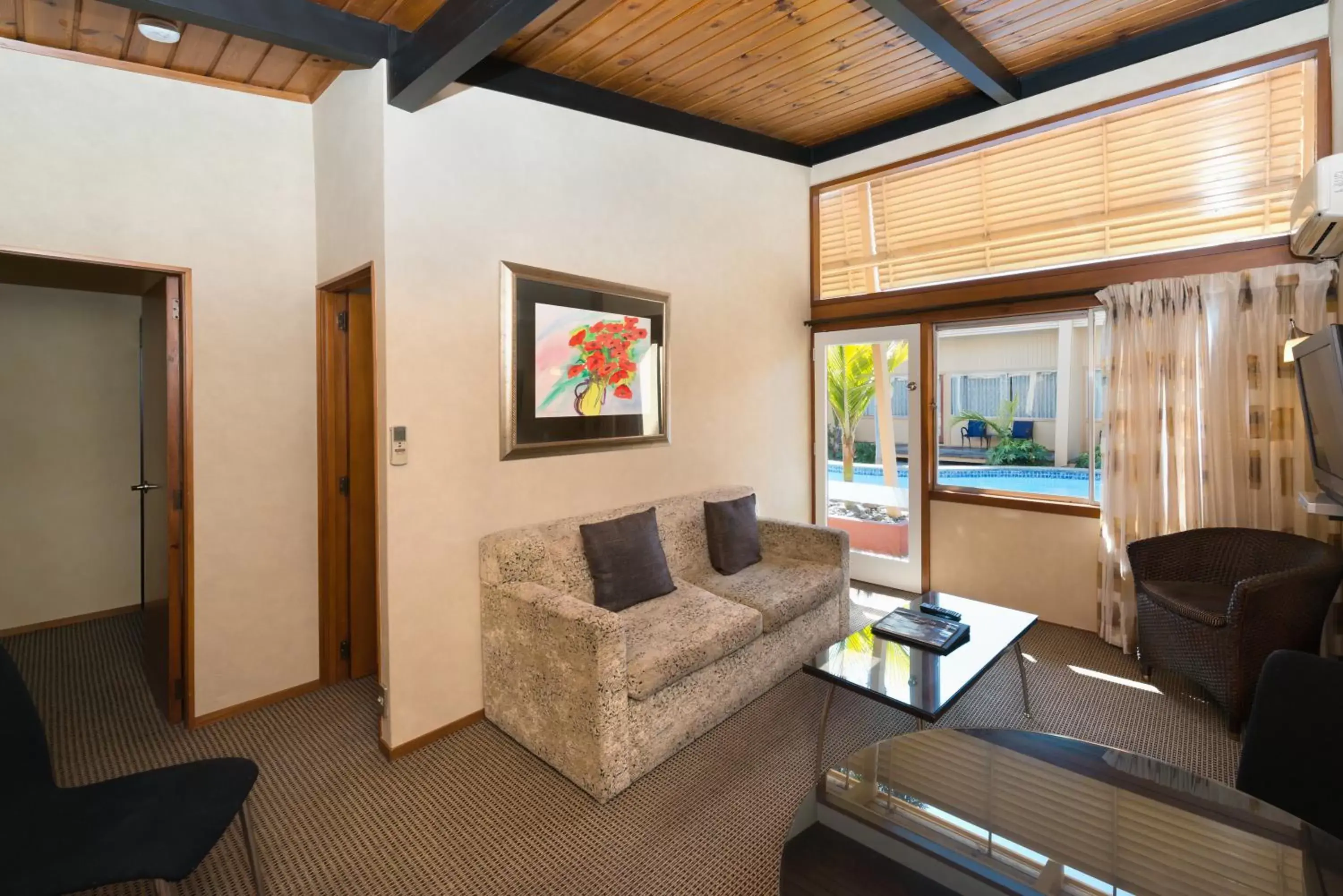 Living room, Seating Area in Oasis Beach Resort