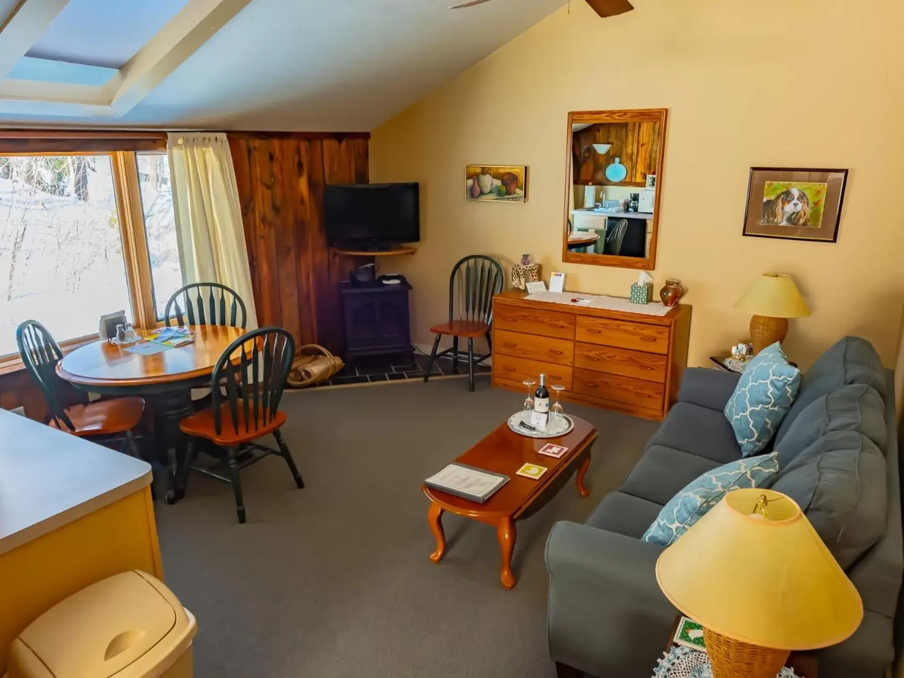 Bedroom, Seating Area in Shaker Mill Inn