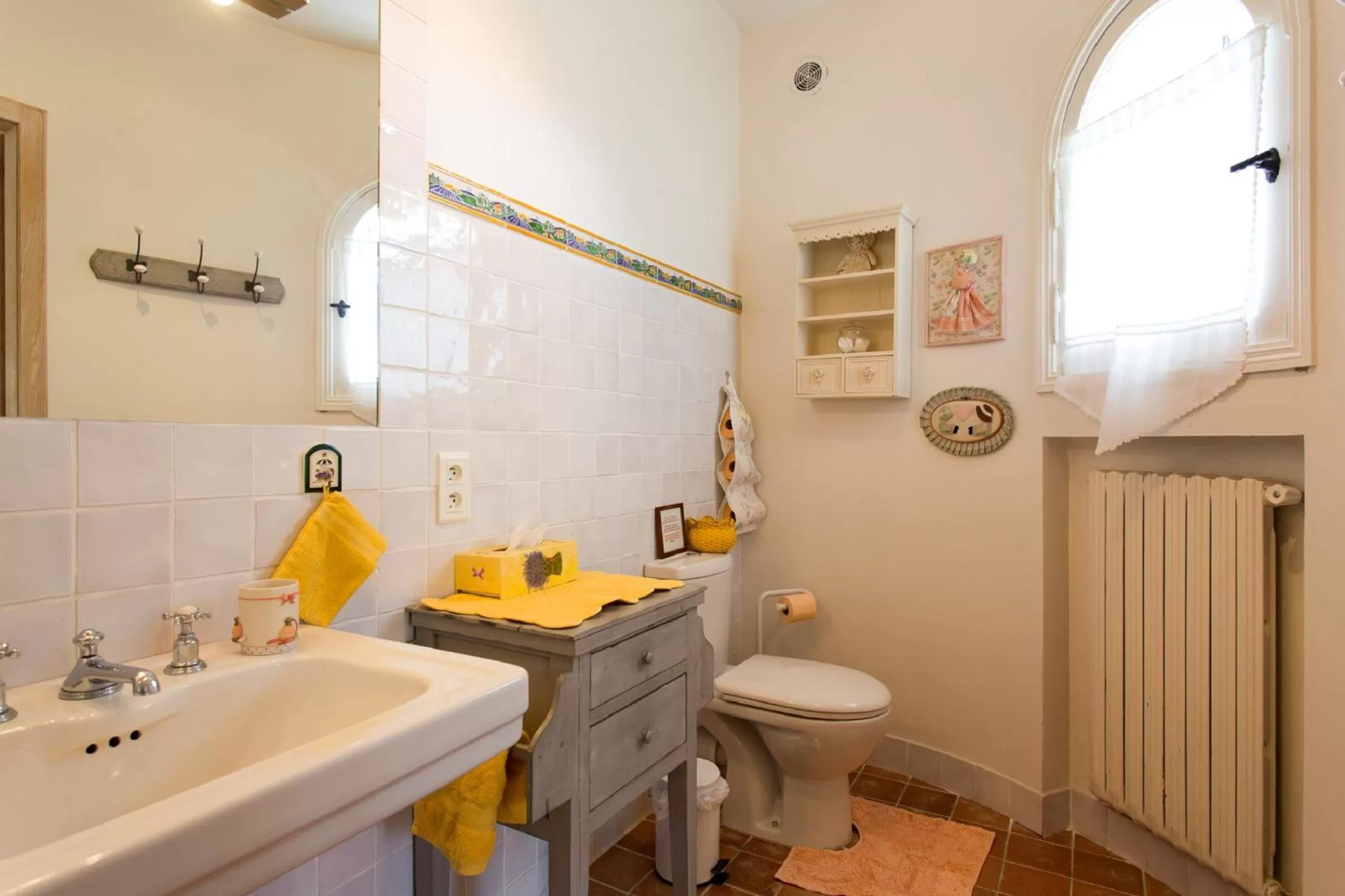 Shower in Mas Du Roc Bed & Breakfast