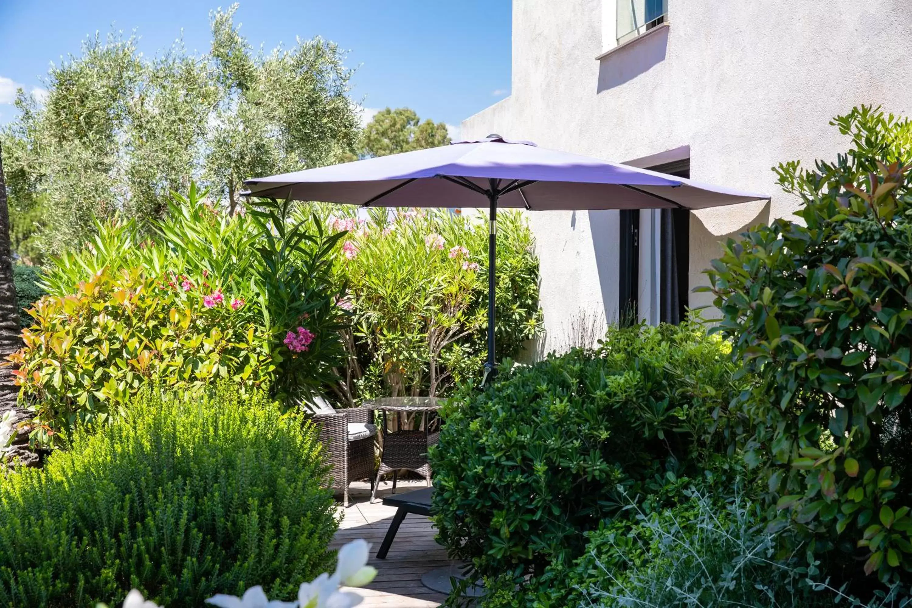 Patio in Hotel le Mandala