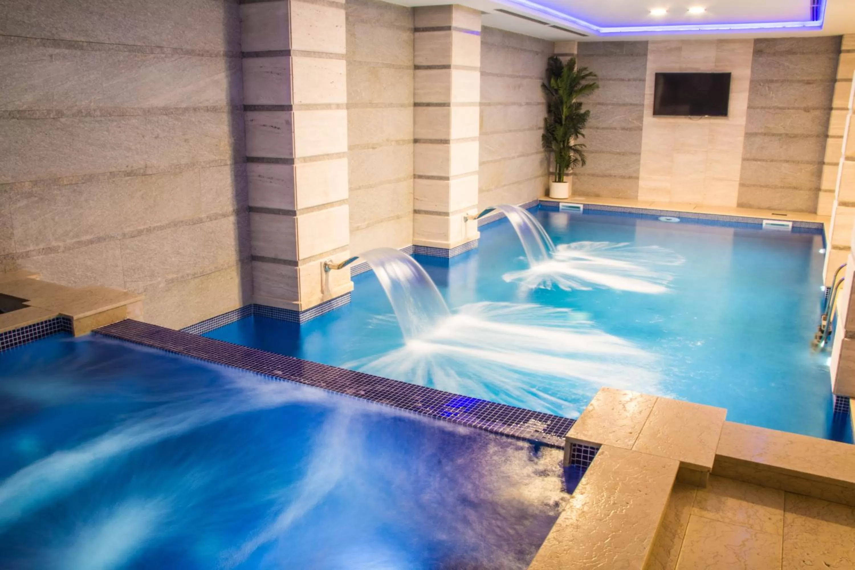 Hot Tub in Xenon Hotel & SPA