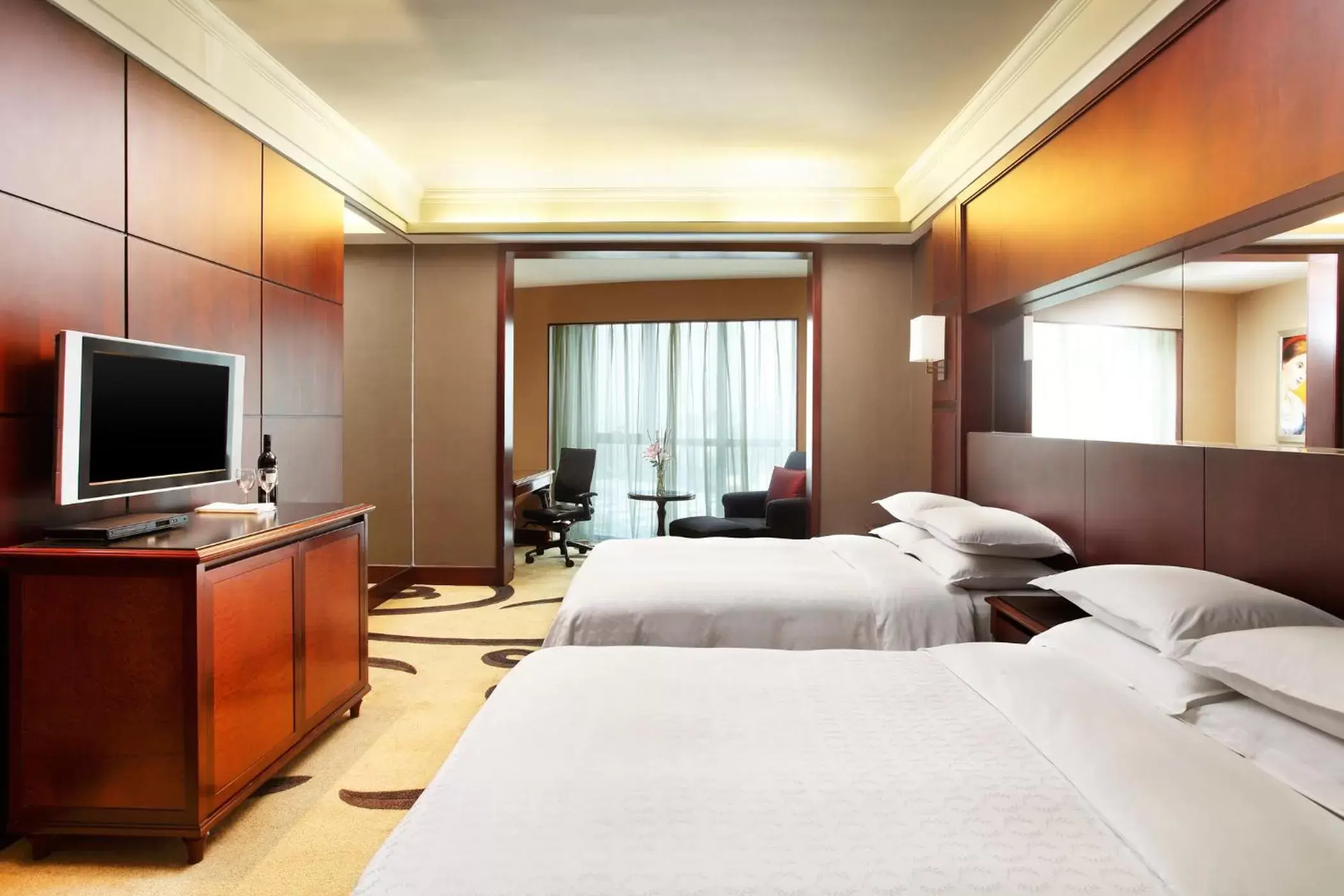 Bedroom, Bed in Sheraton Shenzhen Futian Hotel