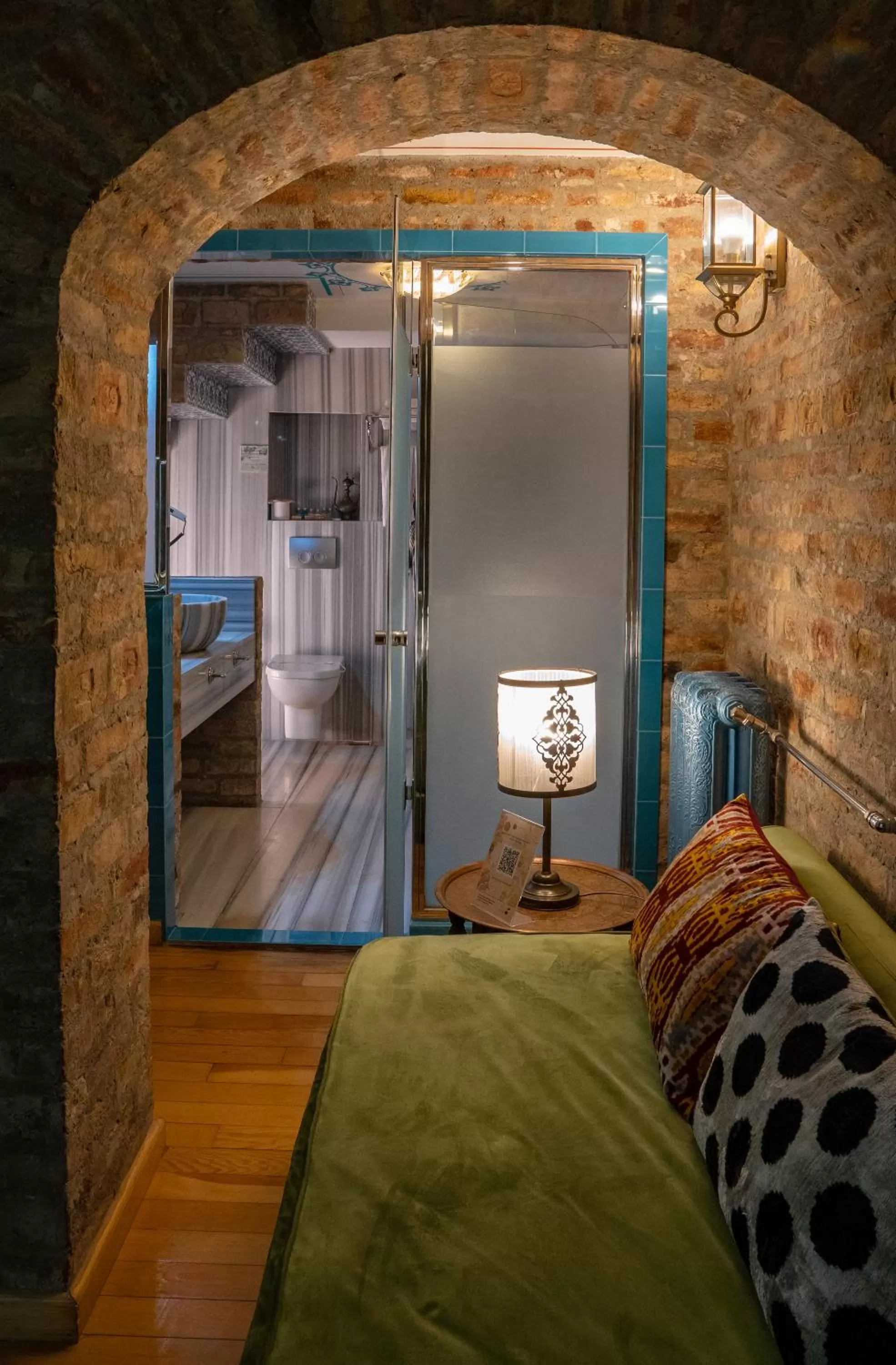 Bathroom, Bed in Hotel Niles Istanbul