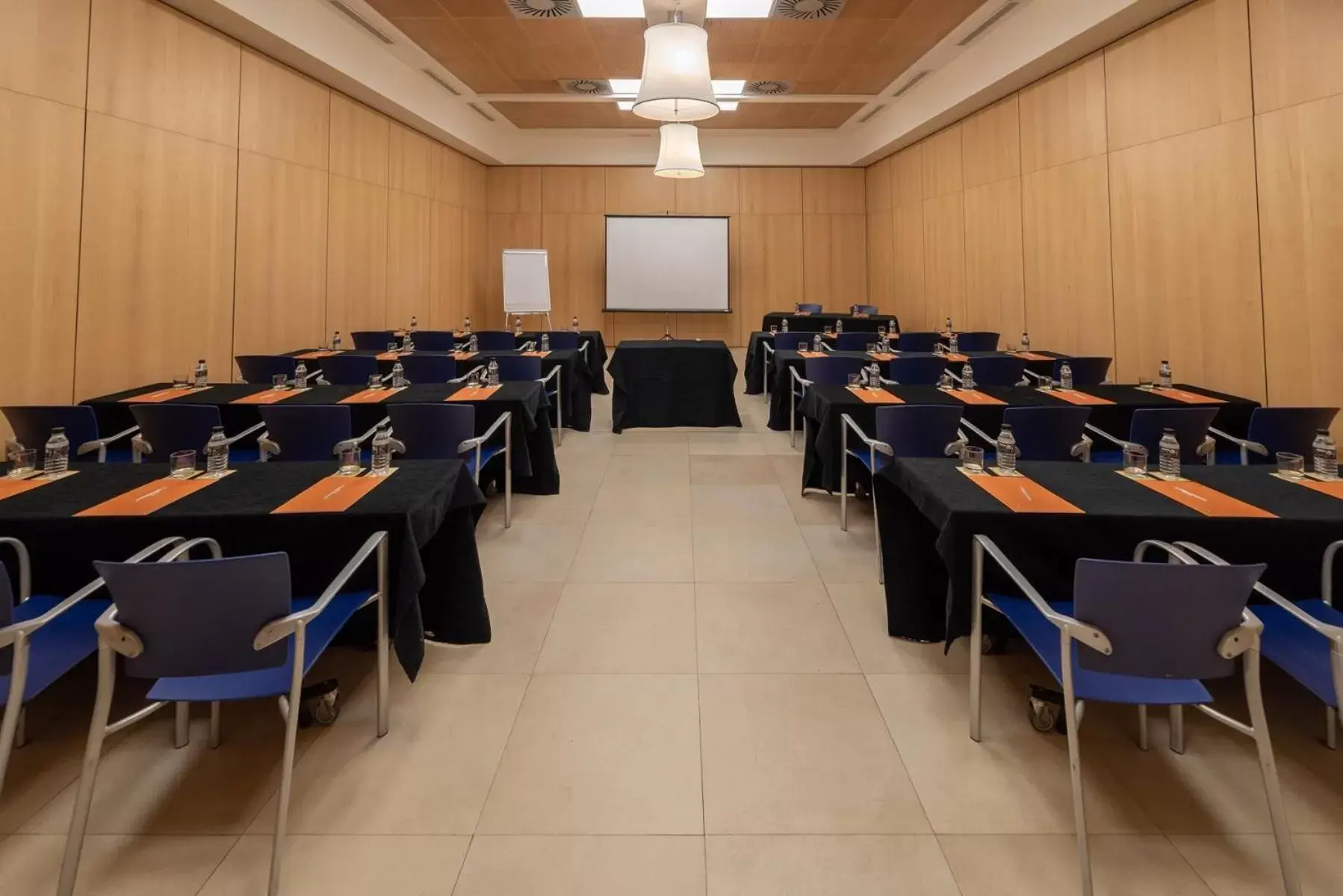 Meeting/conference room in Silken Puerta Valencia