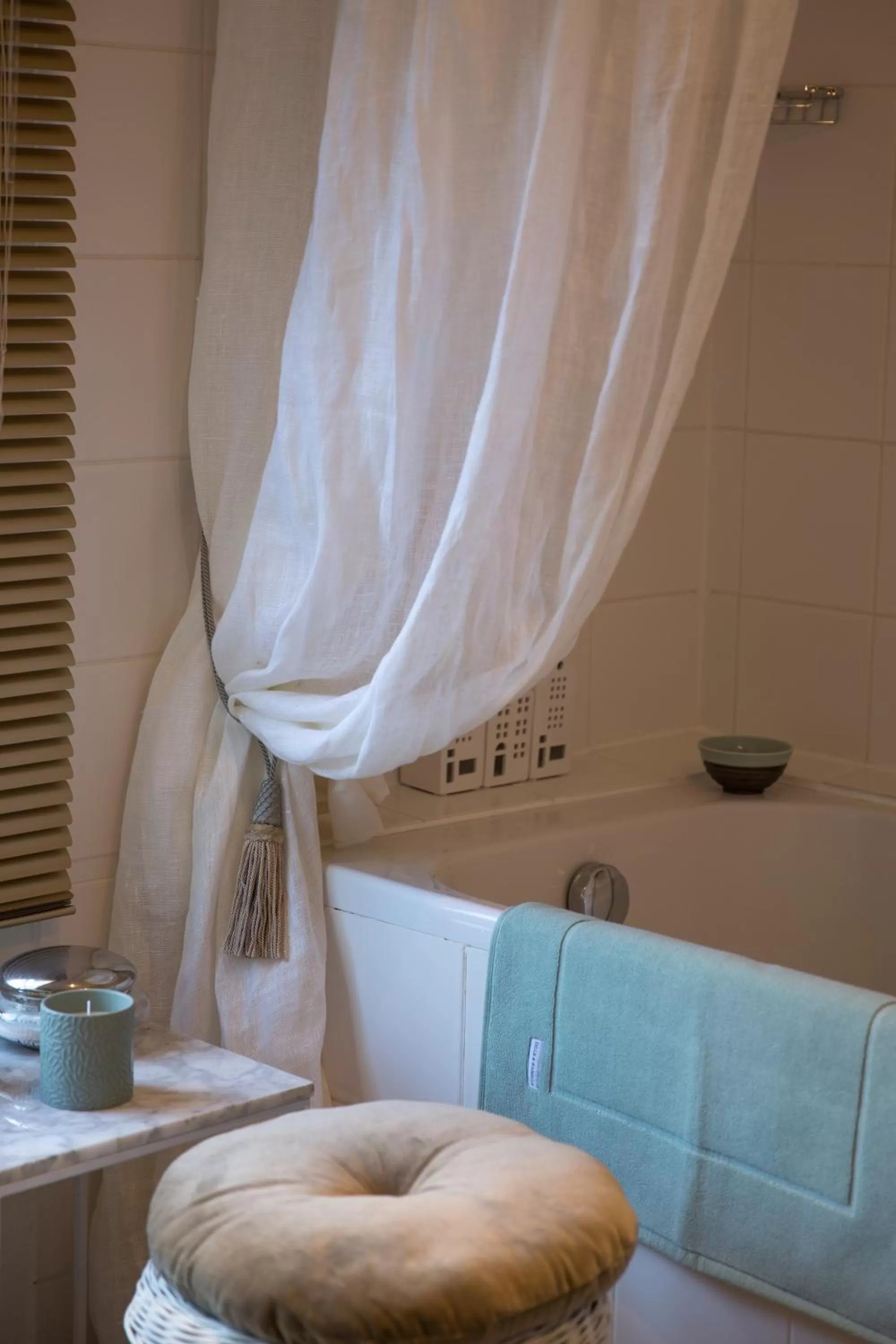Bathroom in TWO ROOMS IN BRUGES
