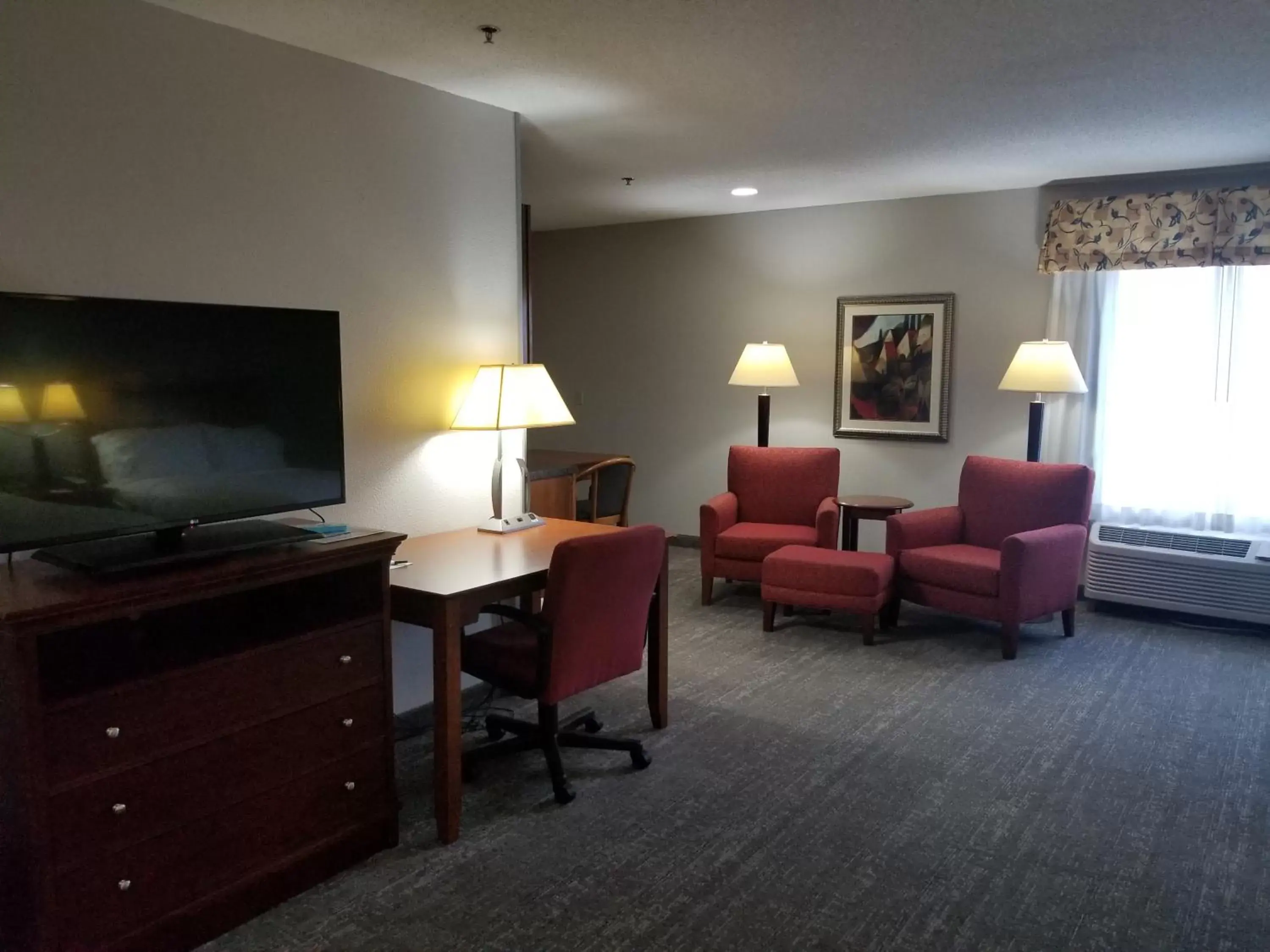 TV and multimedia, TV/Entertainment Center in Wingate by Wyndham Port Wentworth Savannah Area