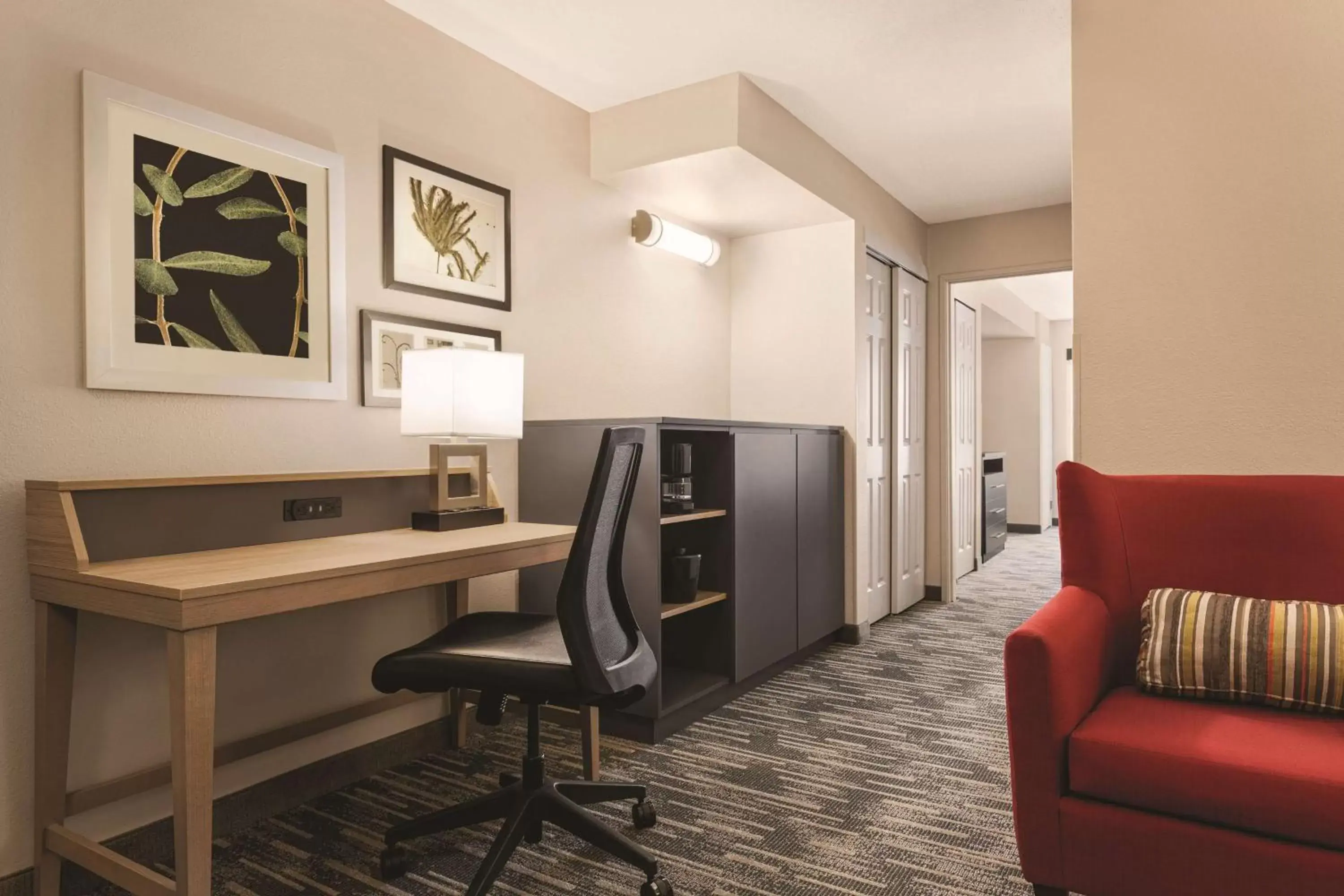 Photo of the whole room, Seating Area in Country Inn & Suites by Radisson, St. Cloud East, MN