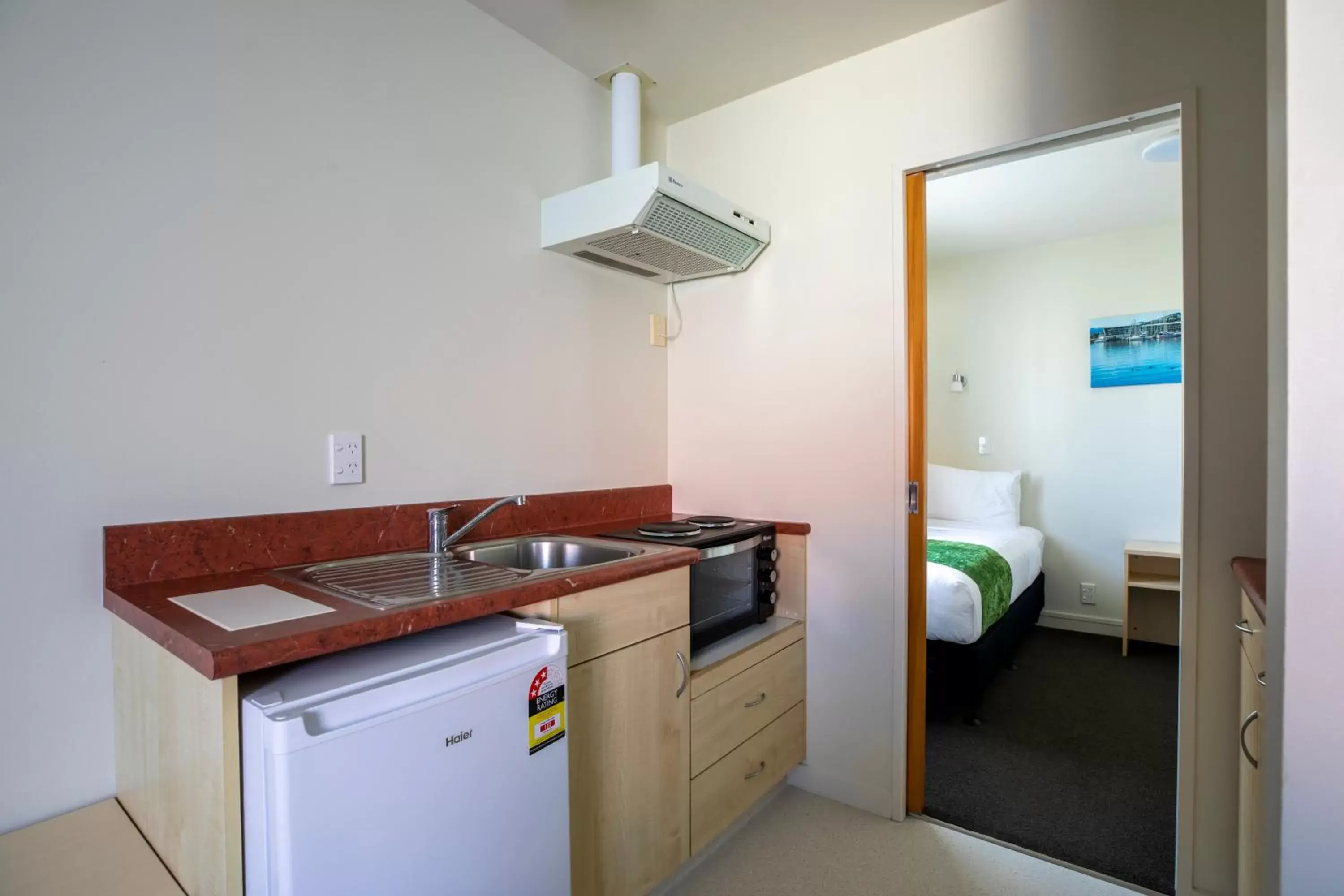 Kitchen or kitchenette, Kitchen/Kitchenette in Bella Vista Motel Wellington