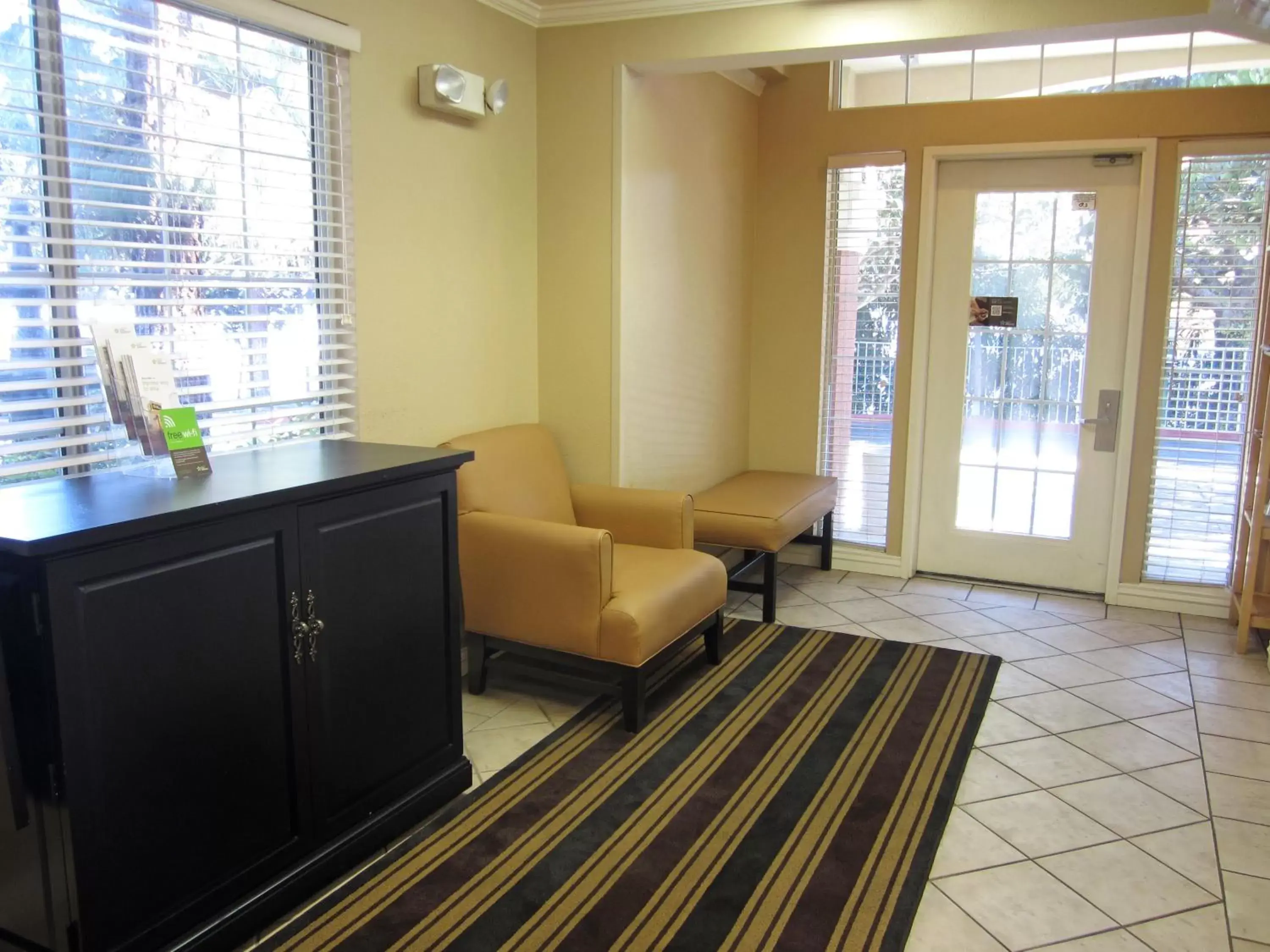 Lobby or reception, Seating Area in Extended Stay America Suites - Los Angeles - LAX Airport - El Segundo