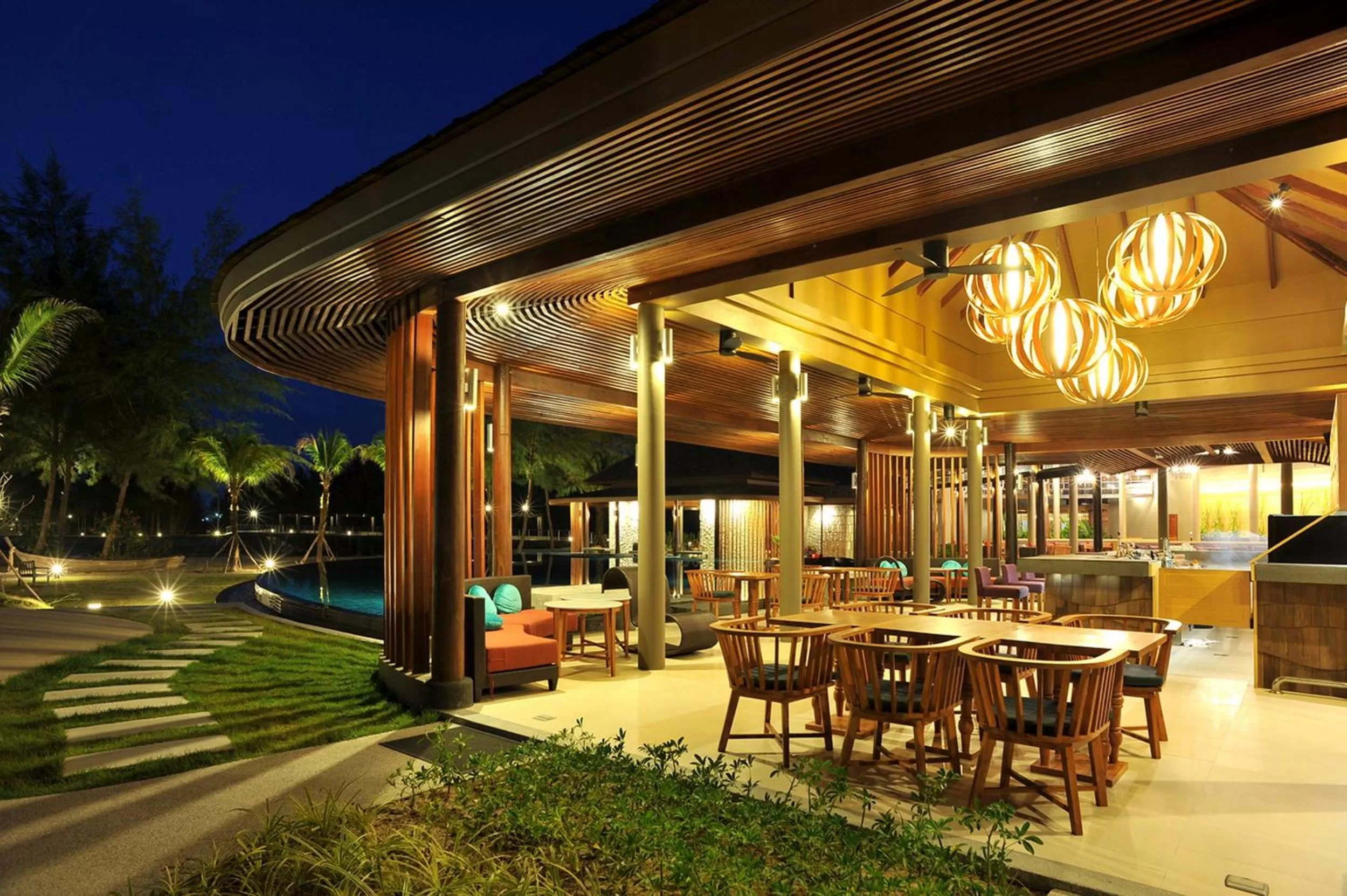 Restaurant/places to eat in Apsara Beachfront Resort & Villa