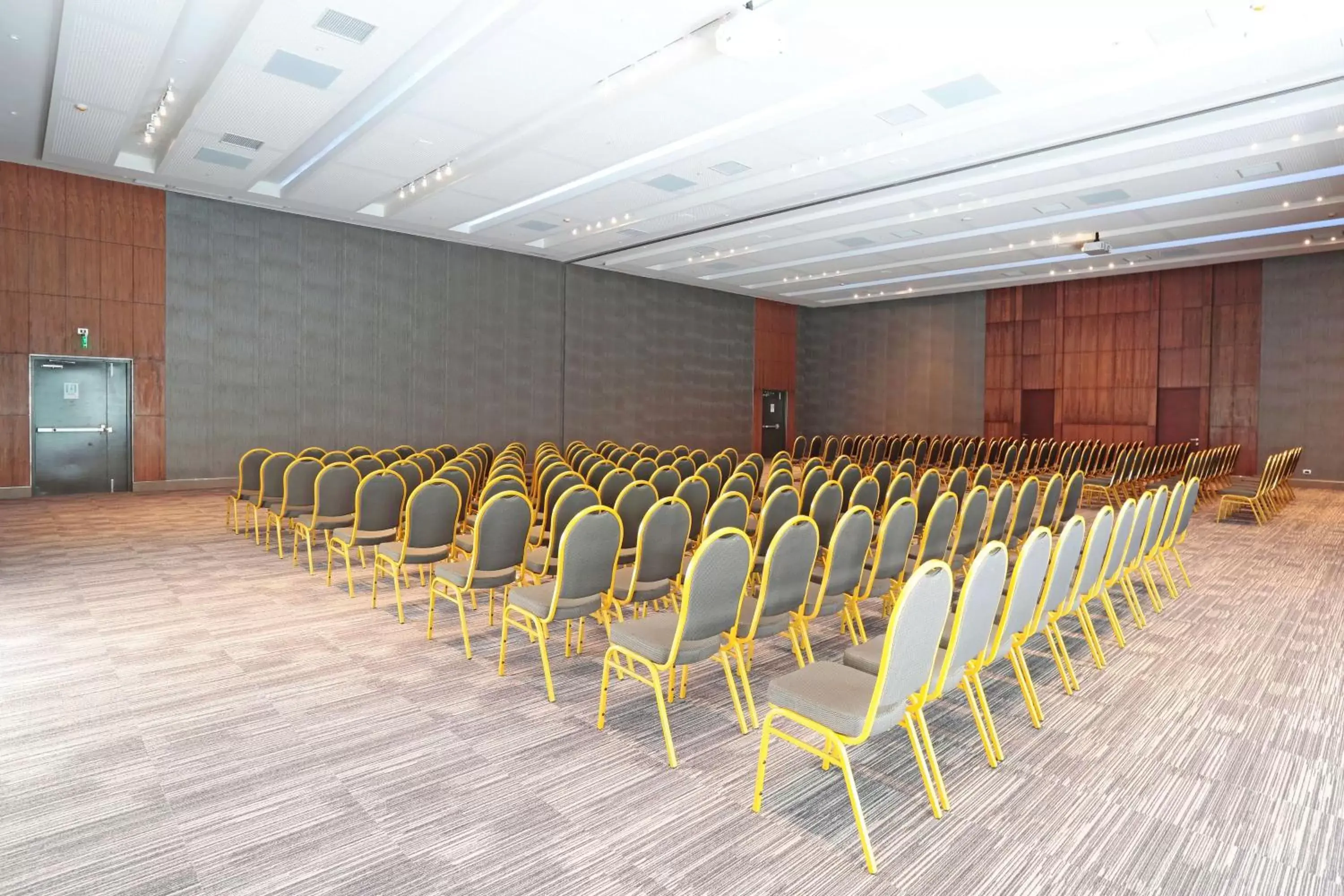 Meeting/conference room in DoubleTree by Hilton Santiago Kennedy, Chile