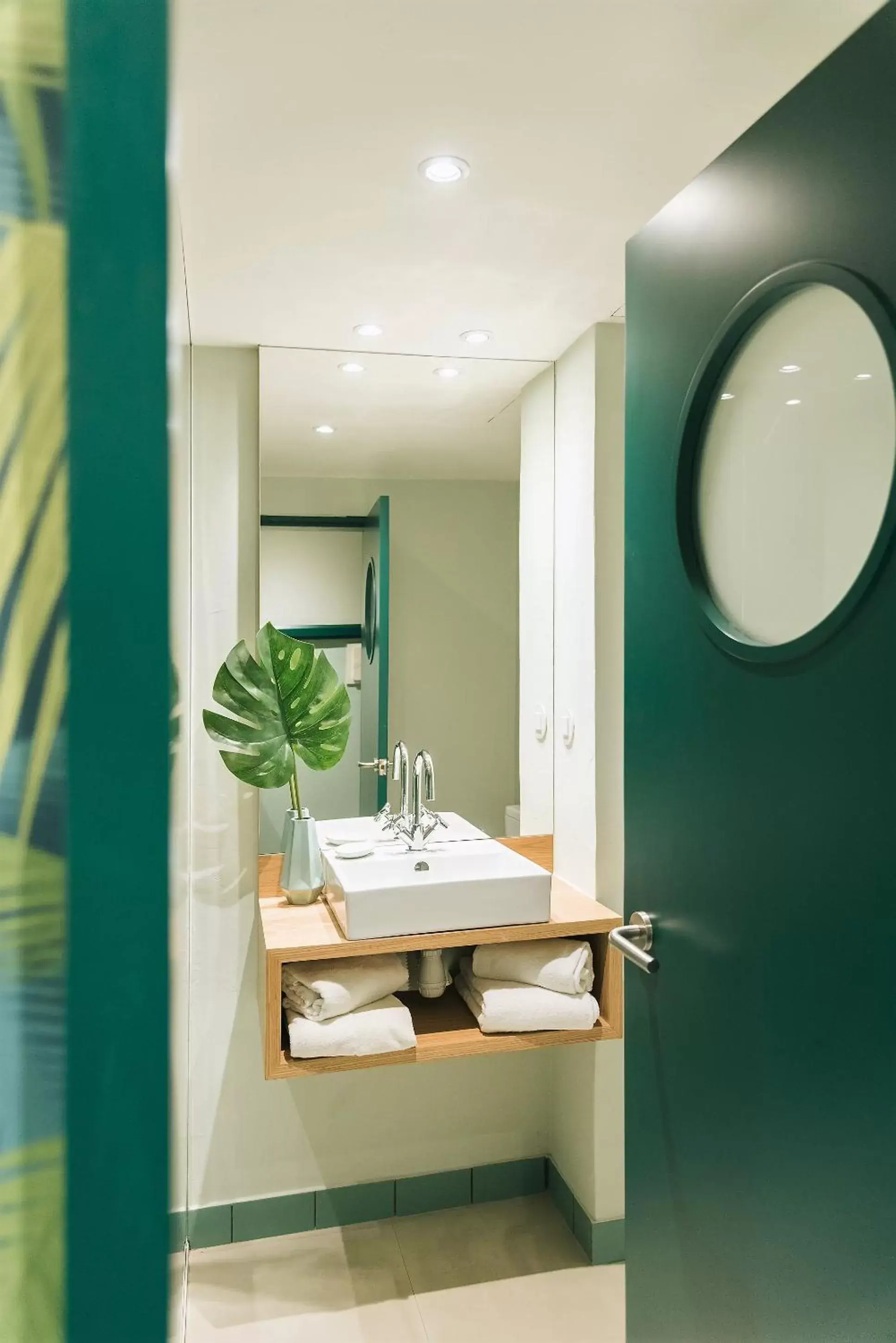 Bathroom in Amazonia Lisboa Hotel