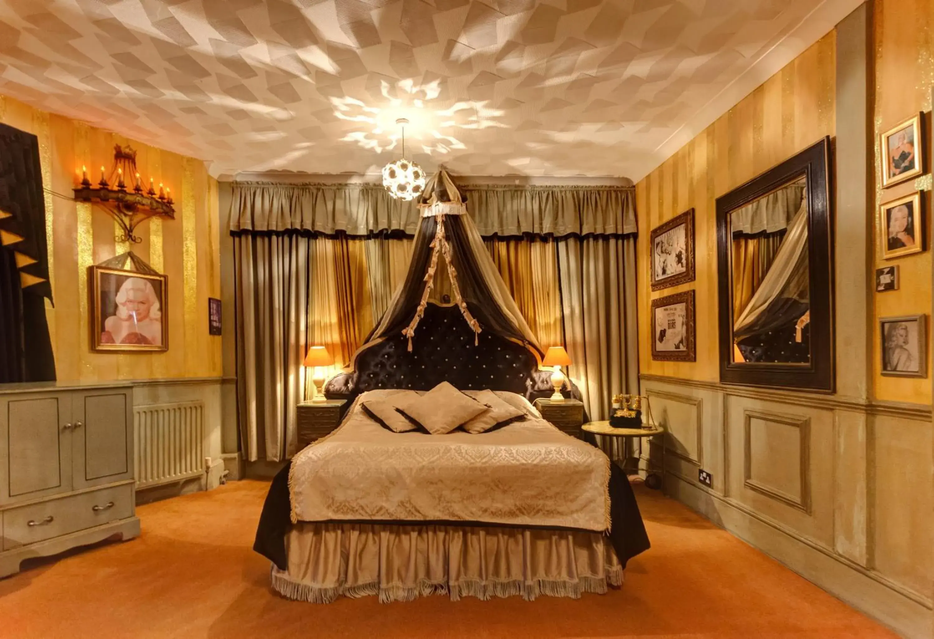 Photo of the whole room, Bed in Hotel Pelirocco