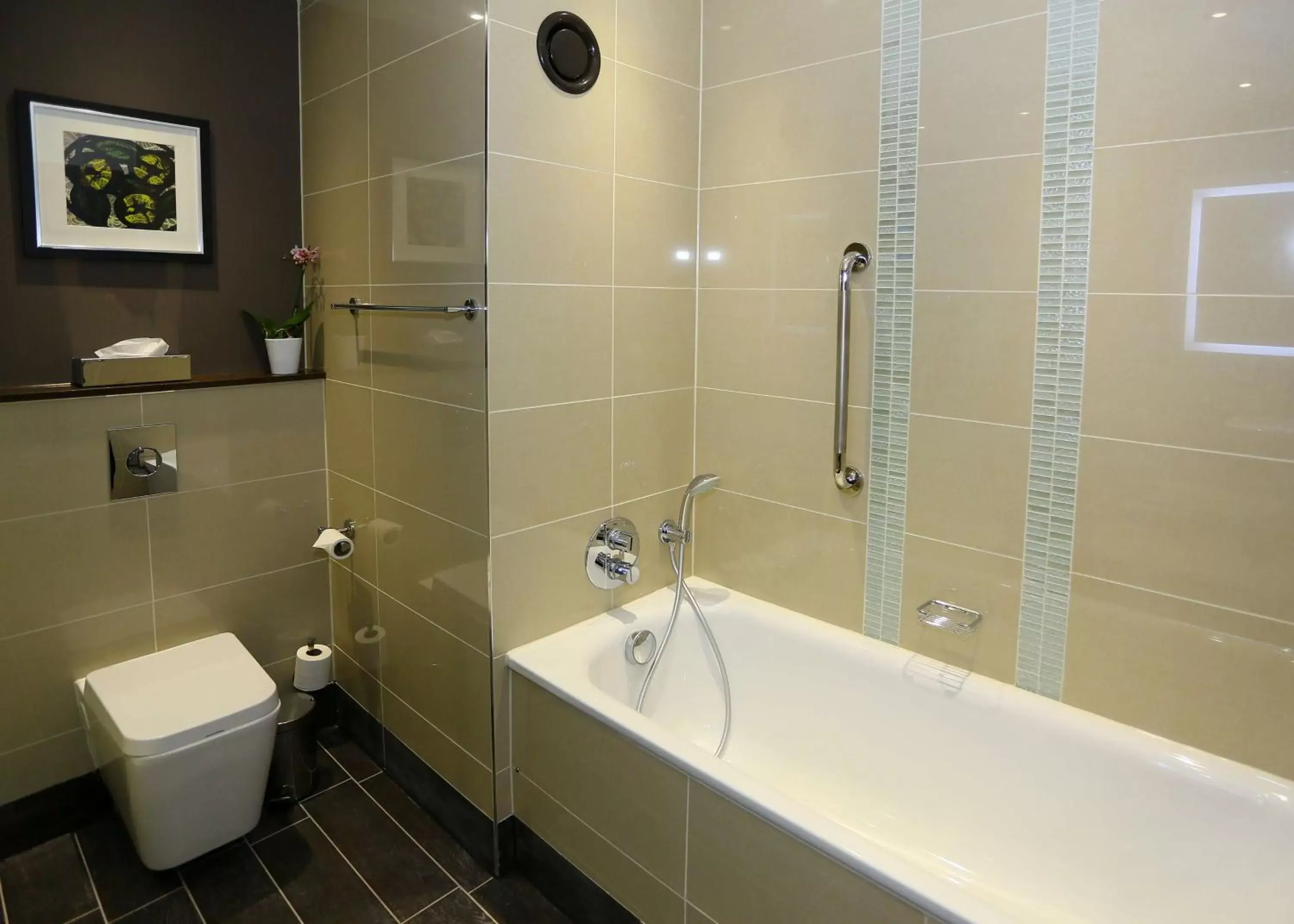 Bathroom in DoubleTree by Hilton Hotel Nottingham - Gateway