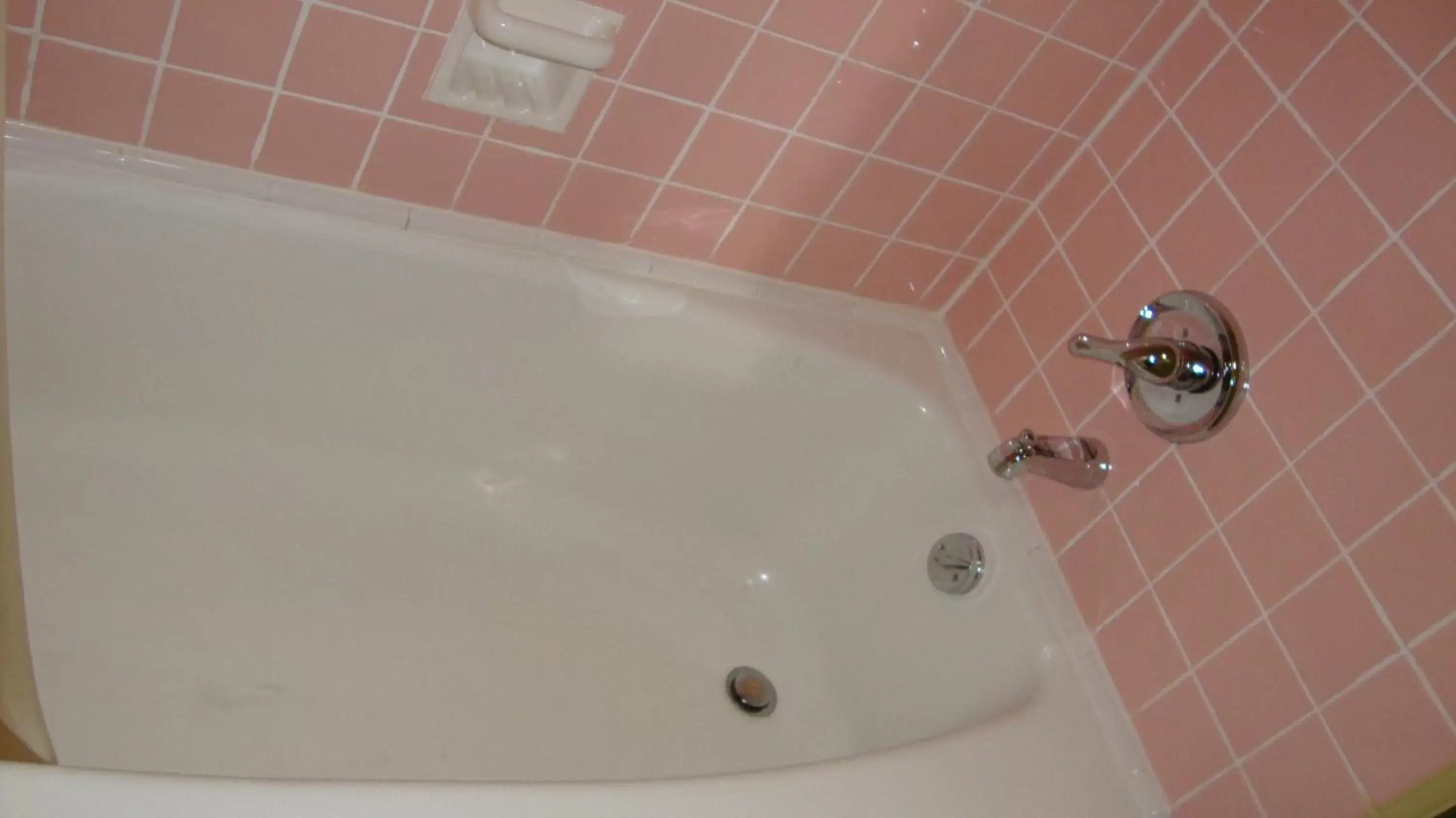 Shower, Bathroom in Pinconning Trail Inn Motel