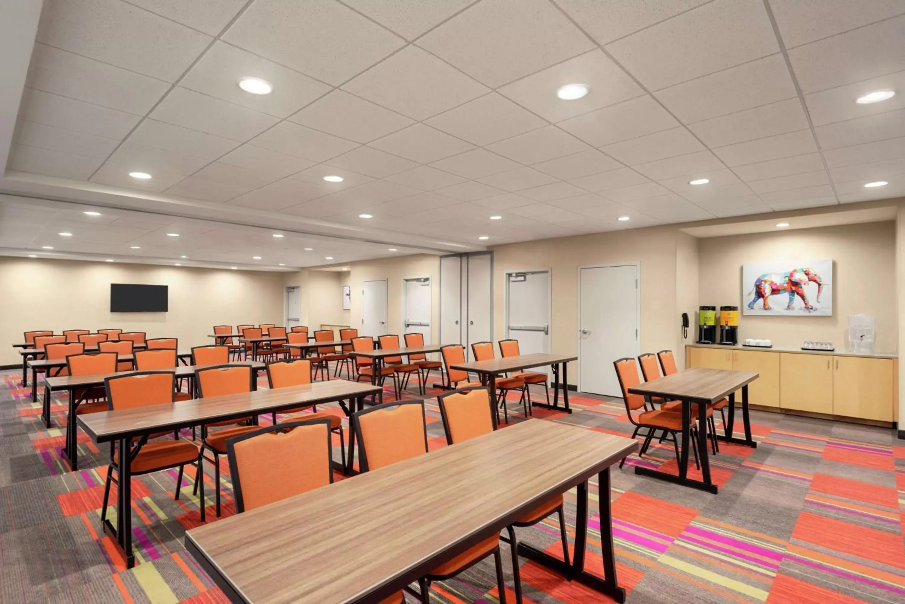 Meeting/conference room, Restaurant/Places to Eat in Home2 Suites by Hilton Woodbridge Potomac Mills