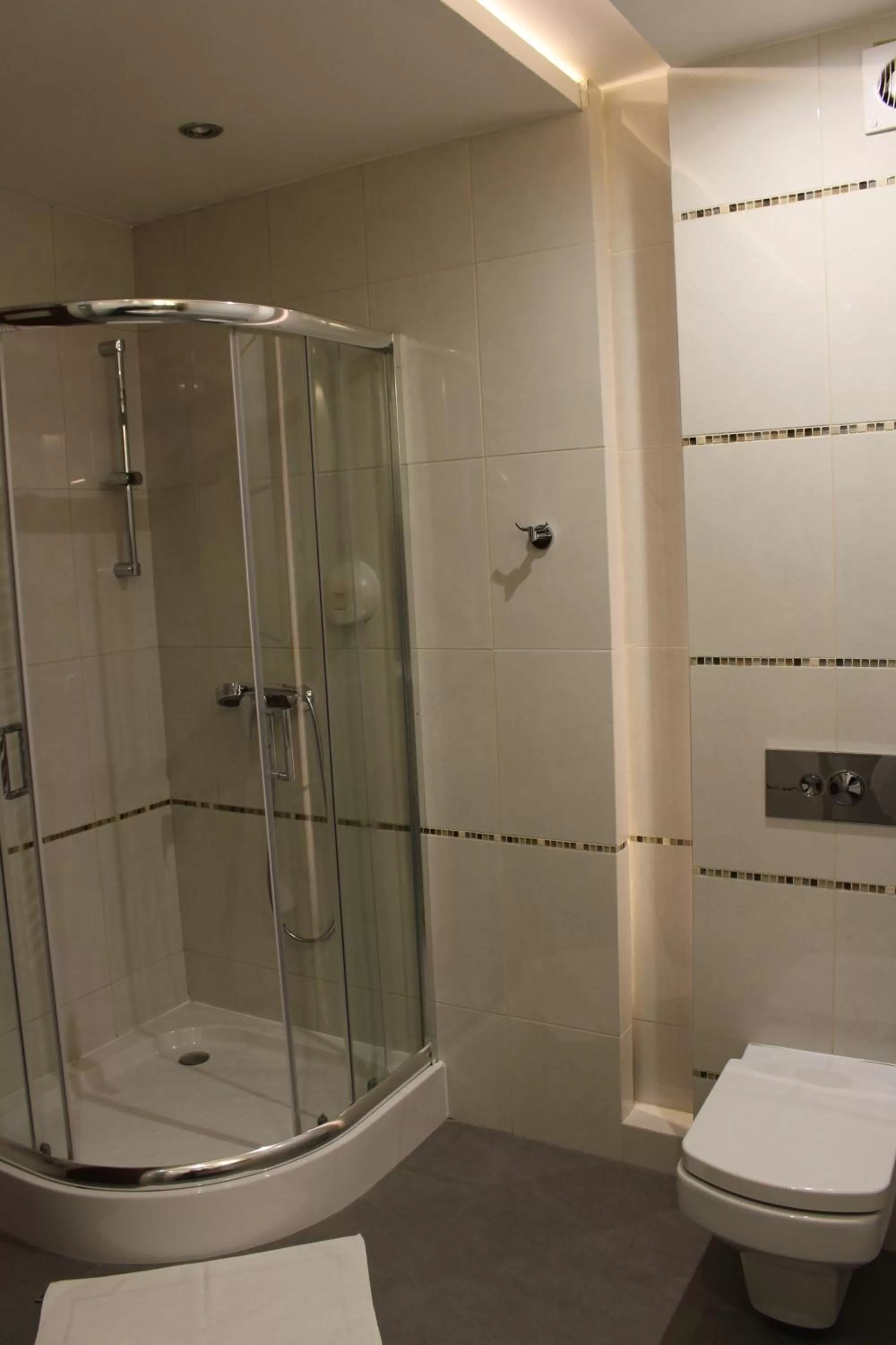 Shower in PIANO CAFE b&b