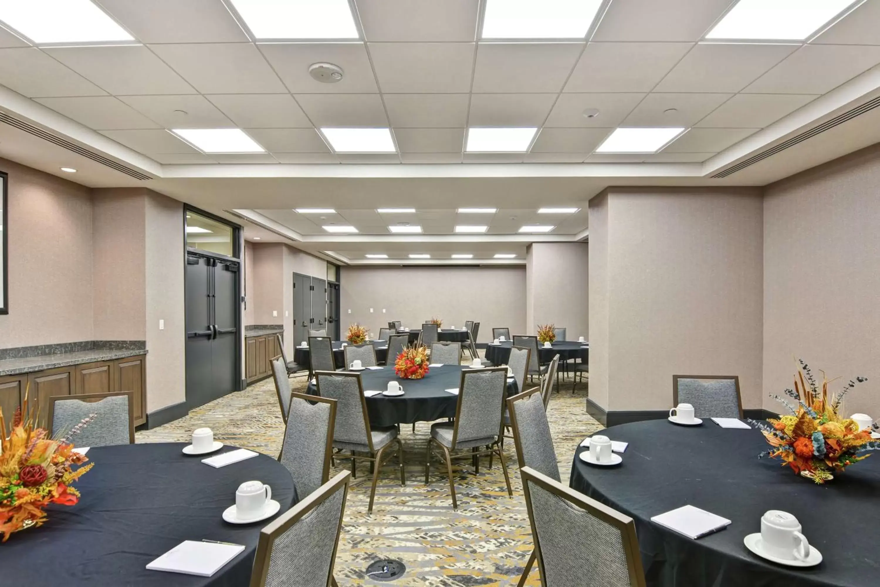 Meeting/conference room in The Cincinnatian Curio Collection by Hilton