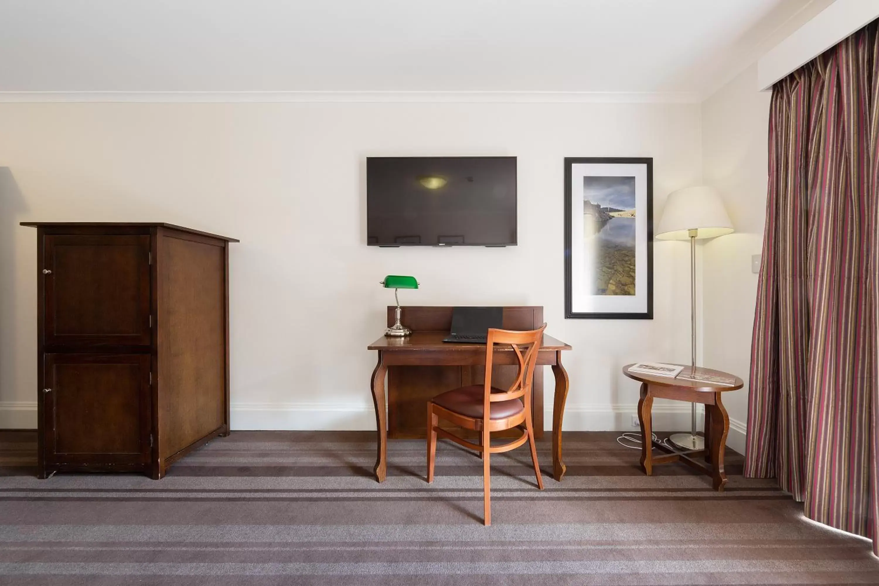 Seating area, TV/Entertainment Center in Mercure Canberra