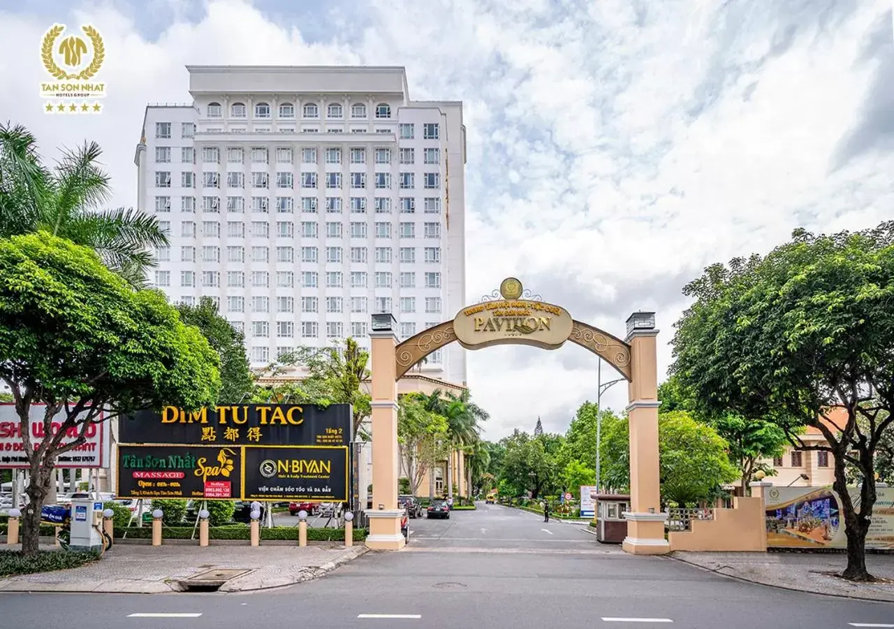 Property building in Tan Son Nhat Saigon Hotel Property building in Tan Son Nhat Saigon Hotel