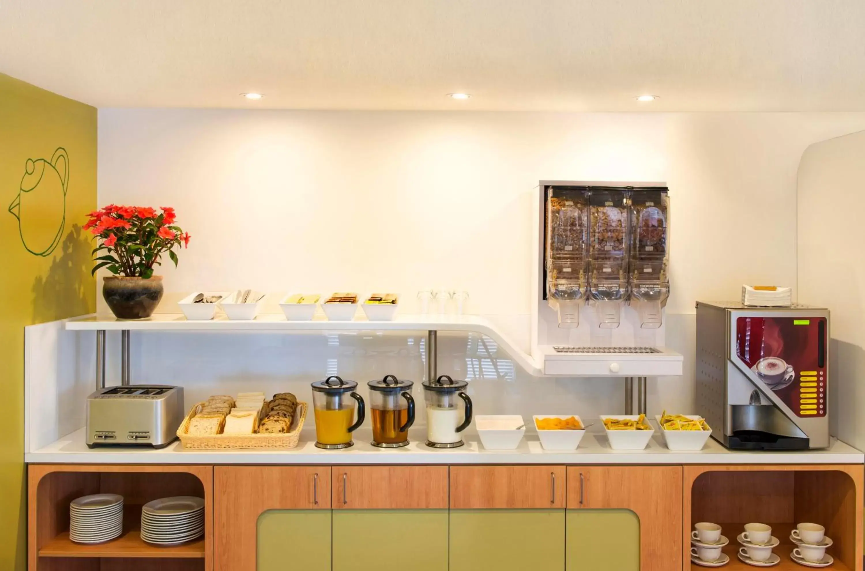 Restaurant/places to eat, Kitchen/Kitchenette in ibis Budget - Campbelltown
