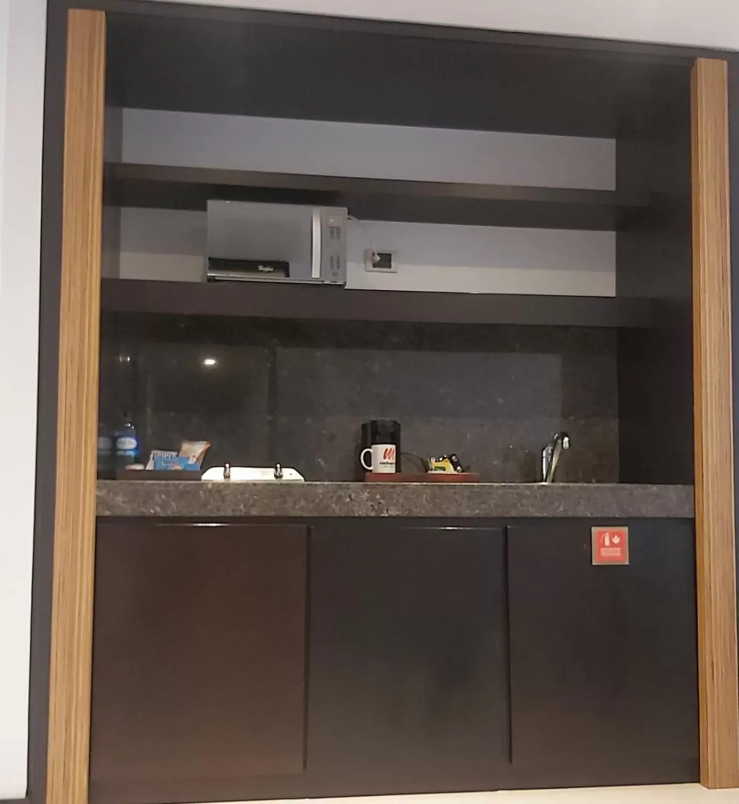minibar, Kitchen/Kitchenette in Hotel Madisson Inn Luxury By GEH Suites