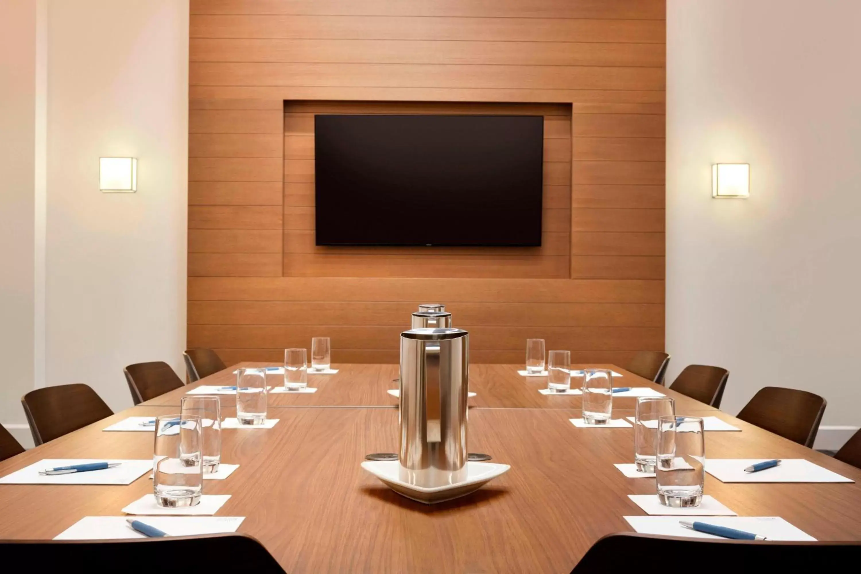 Meeting/conference room, TV/Entertainment Center in Four Points by Sheraton Miami Airport