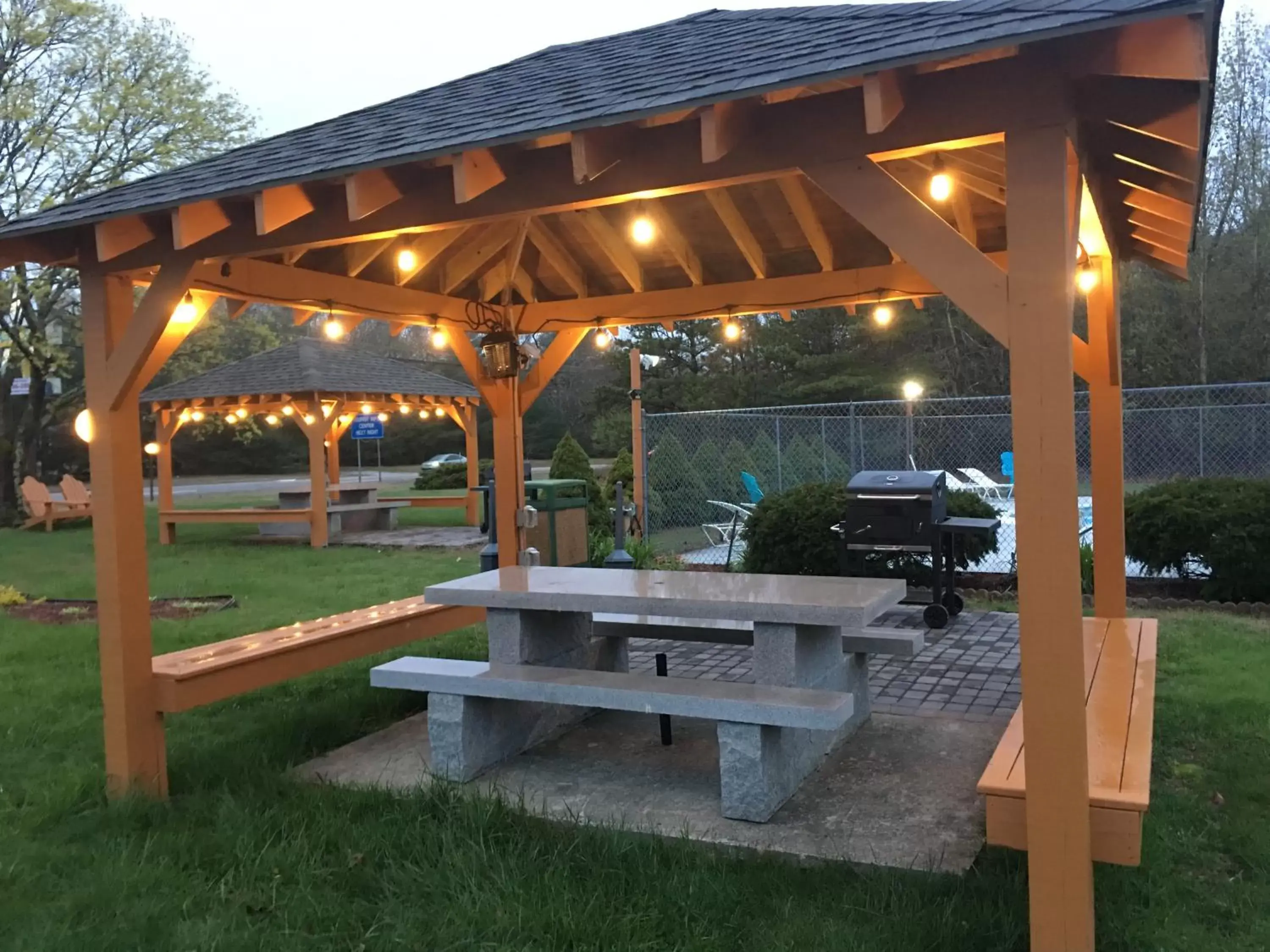 Patio, BBQ Facilities in Aquastar Inn