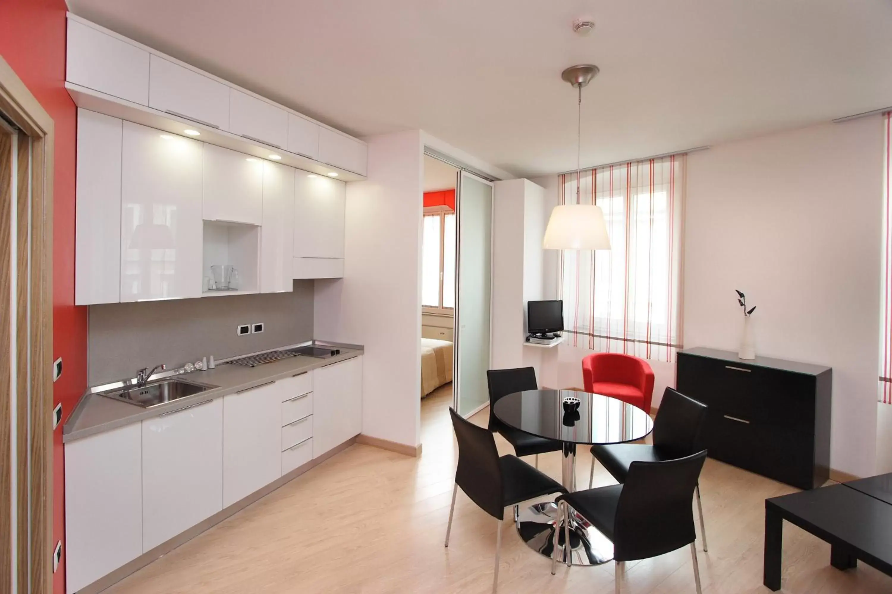 Dining area, Kitchen/Kitchenette in Hotel Roma