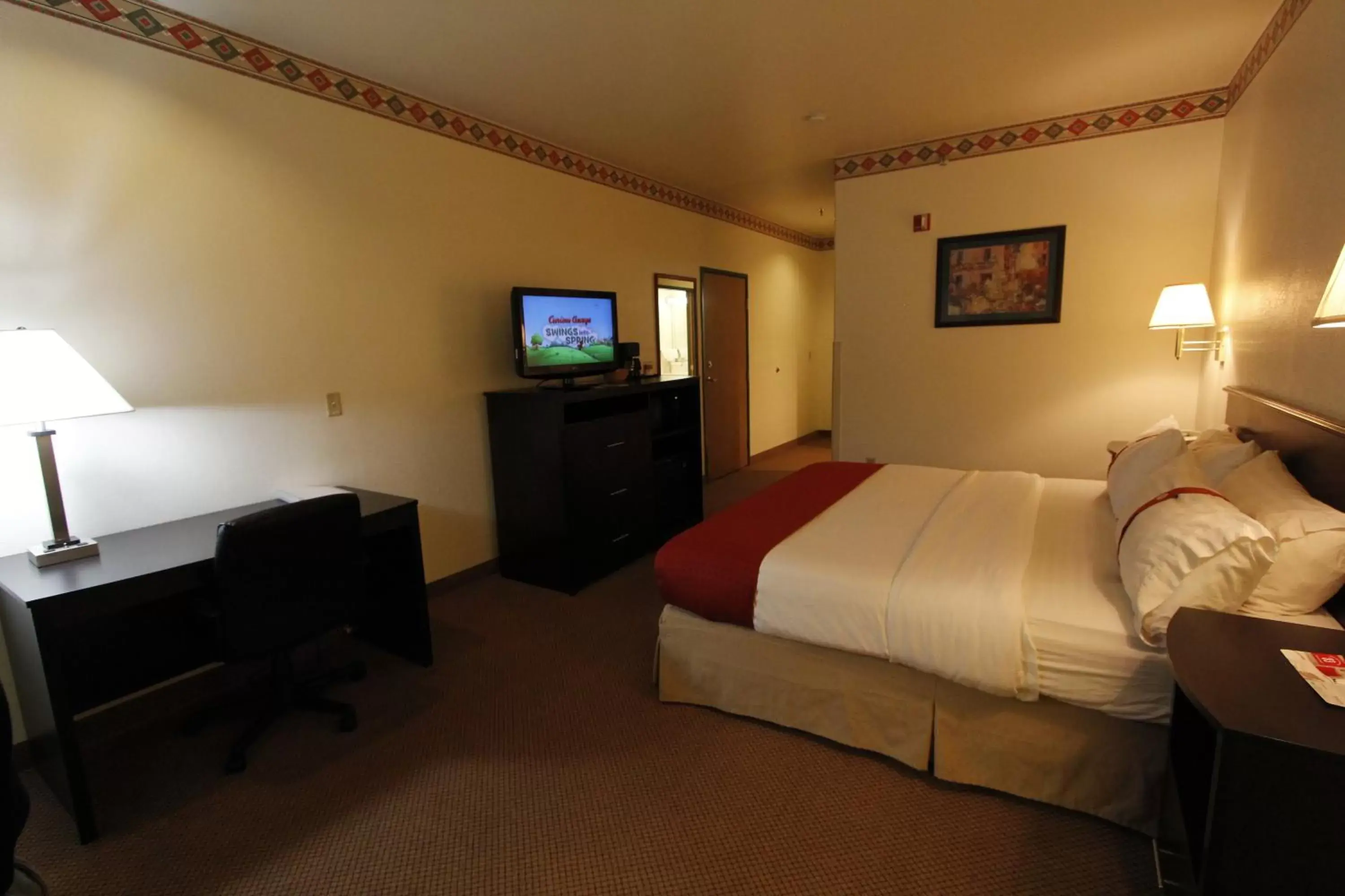 Photo of the whole room, TV/Entertainment Center in Ramada by Wyndham Williams/Grand Canyon Area